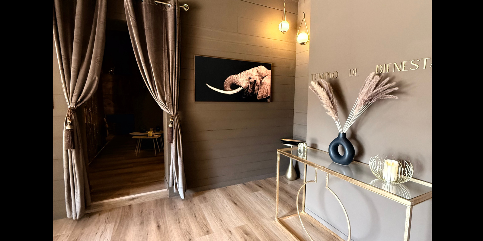 Entrada al temple benestar, SPA Body Hair Santa Calma de Sant Cugat. FOTO: Cedida