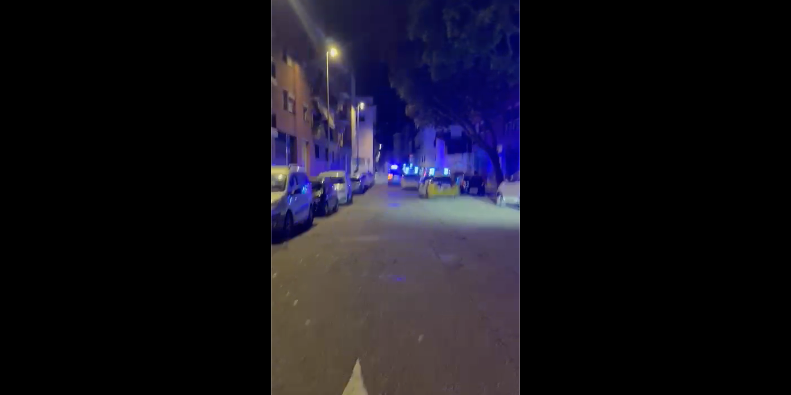 Dispositiu policial al carrer de Castillejos per l'incident al carrer de Sant Martí FOTO: Cedida