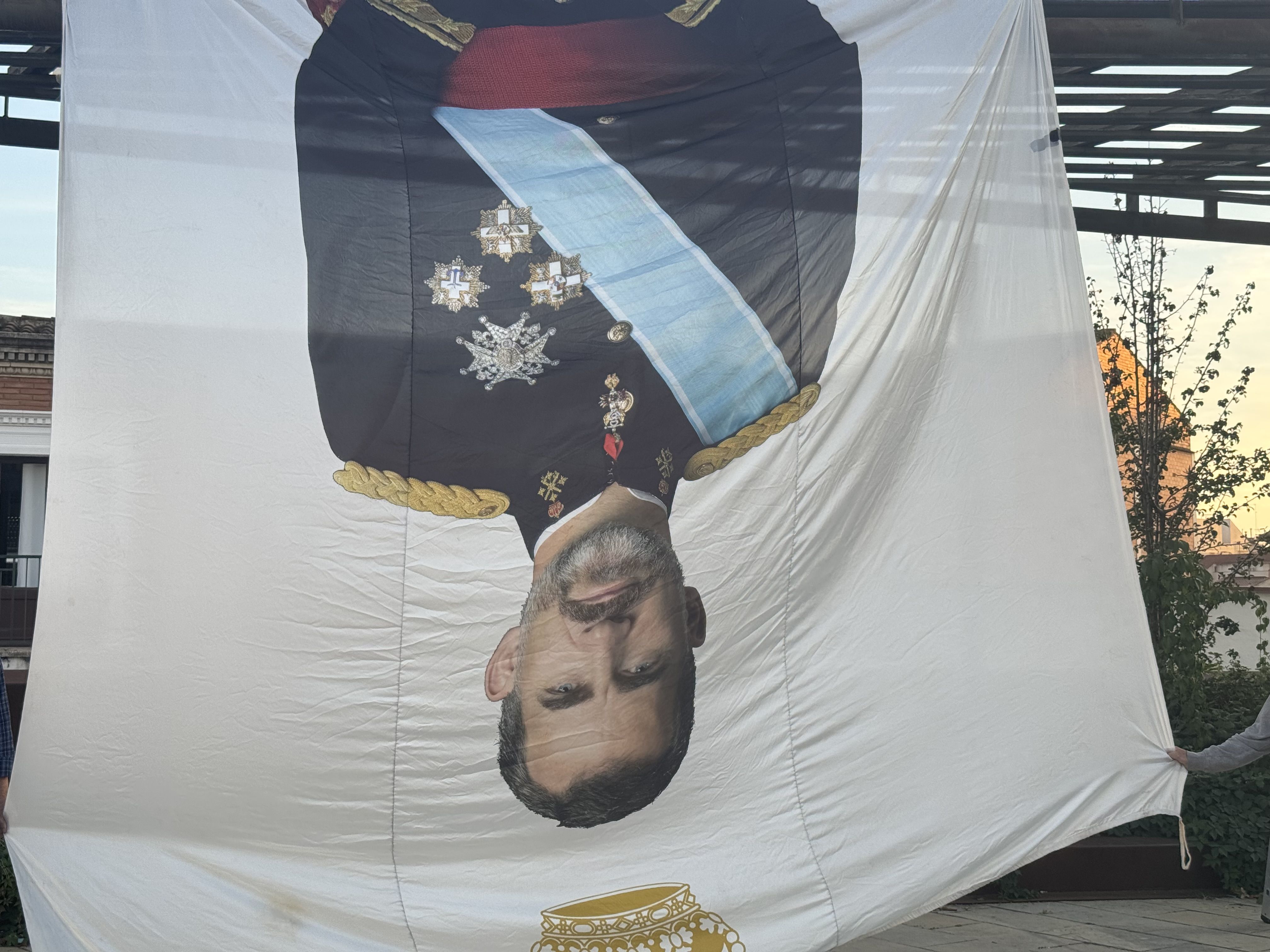 Pancarta cap per avall del rei de l'Estat espanyol durant l'acte del vuitè aniversari del referèndum de l'1 d'octubre. FOTO: TOT Sant Cugat