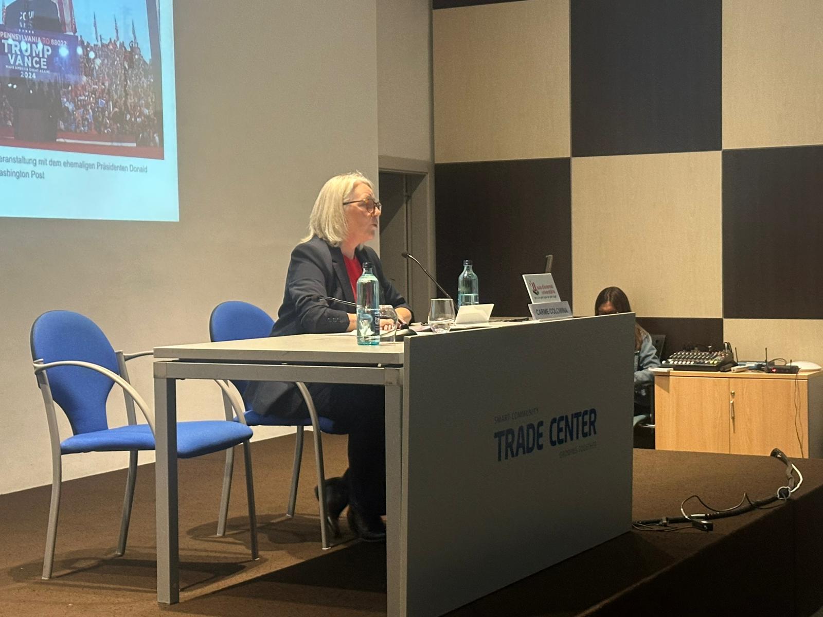 Carme Colomina parla del "nou desordre global" durant la 19a Setmana de la Gent Gran. FOTO: Lluna Fabregat