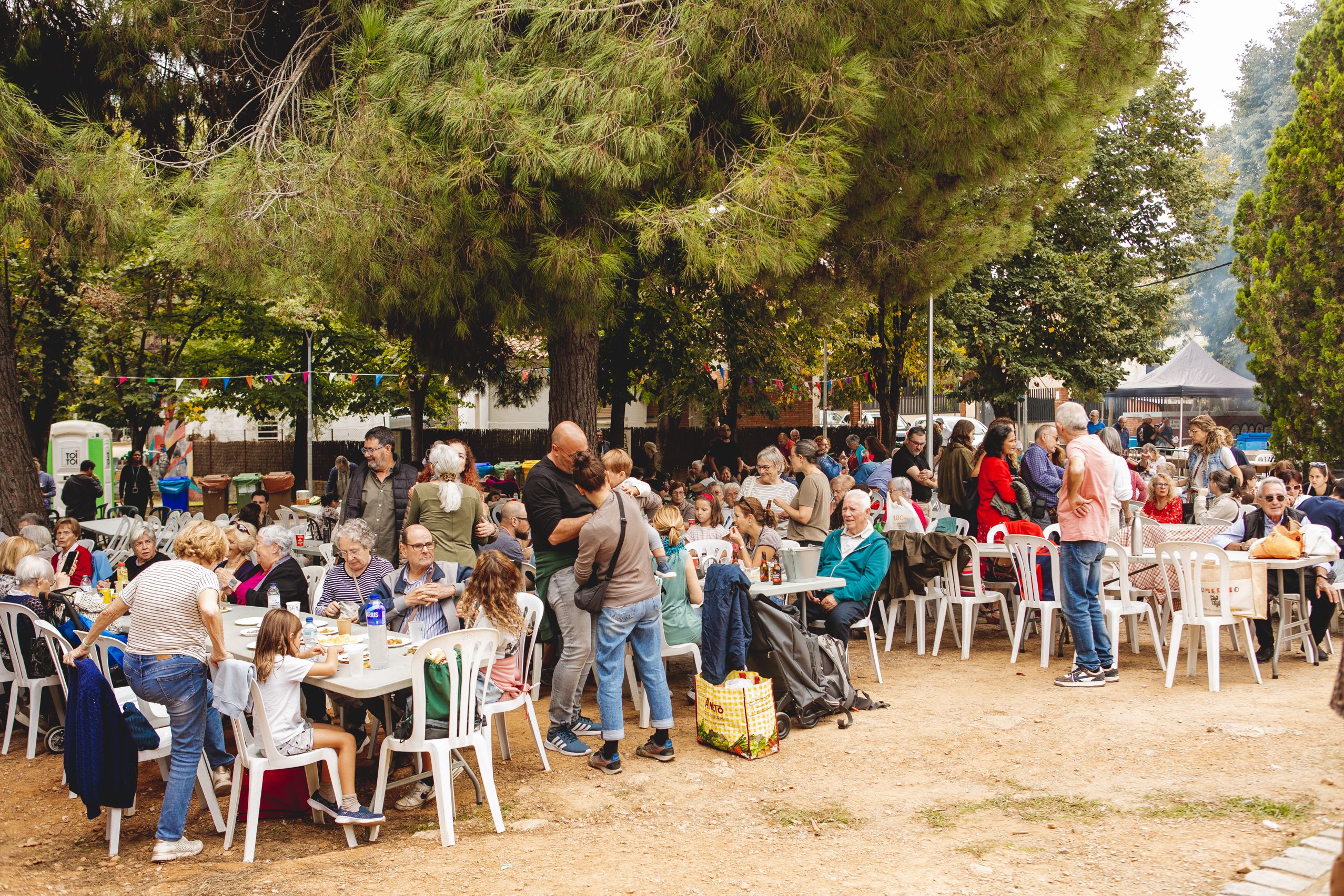 Unes 350 persones han participat en la paella popular FOTO: Joan Arribas (TOT Sant Cugat) 