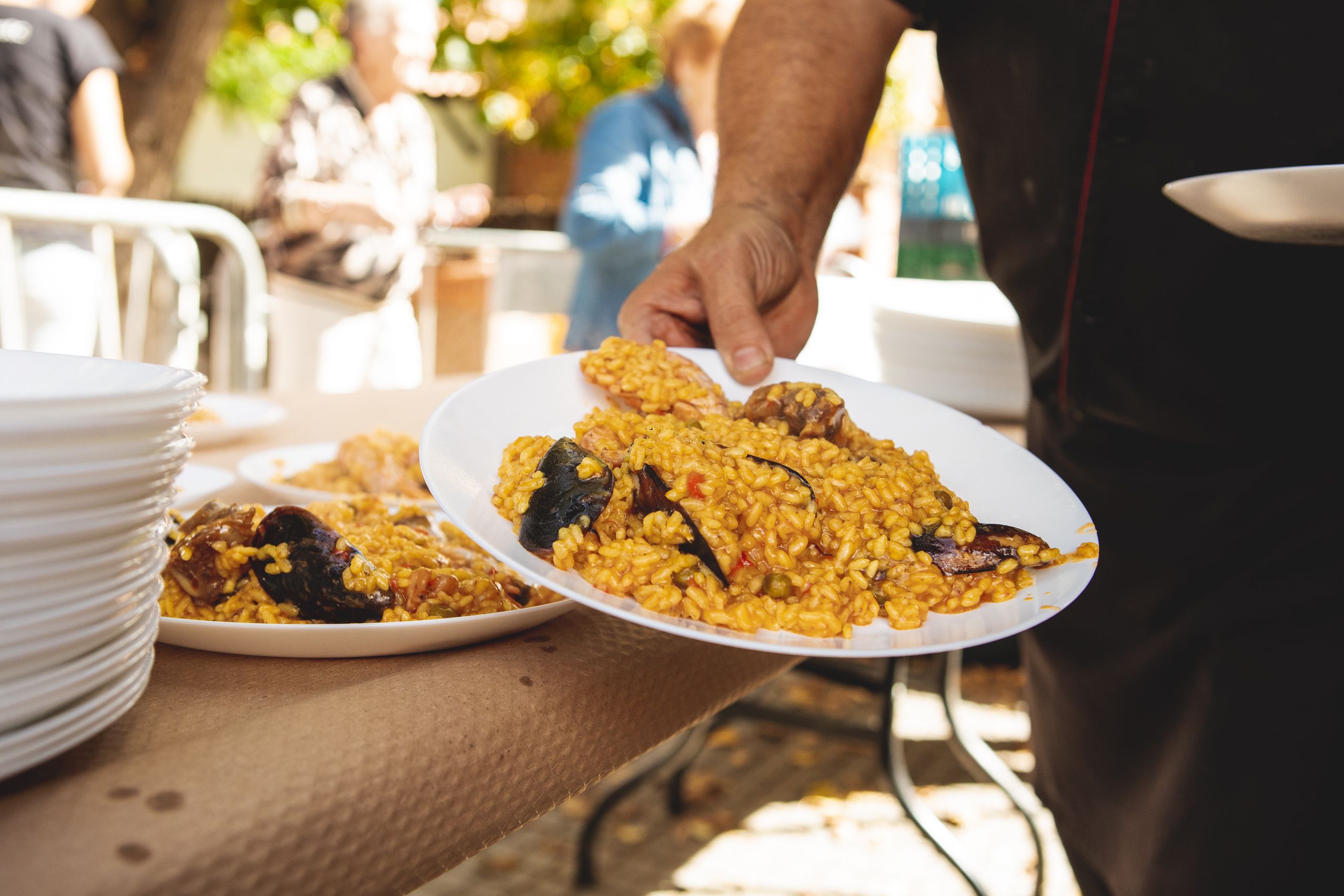 Unes 350 persones han participat en la paella popular FOTO: Joan Arribas (TOT Sant Cugat) 