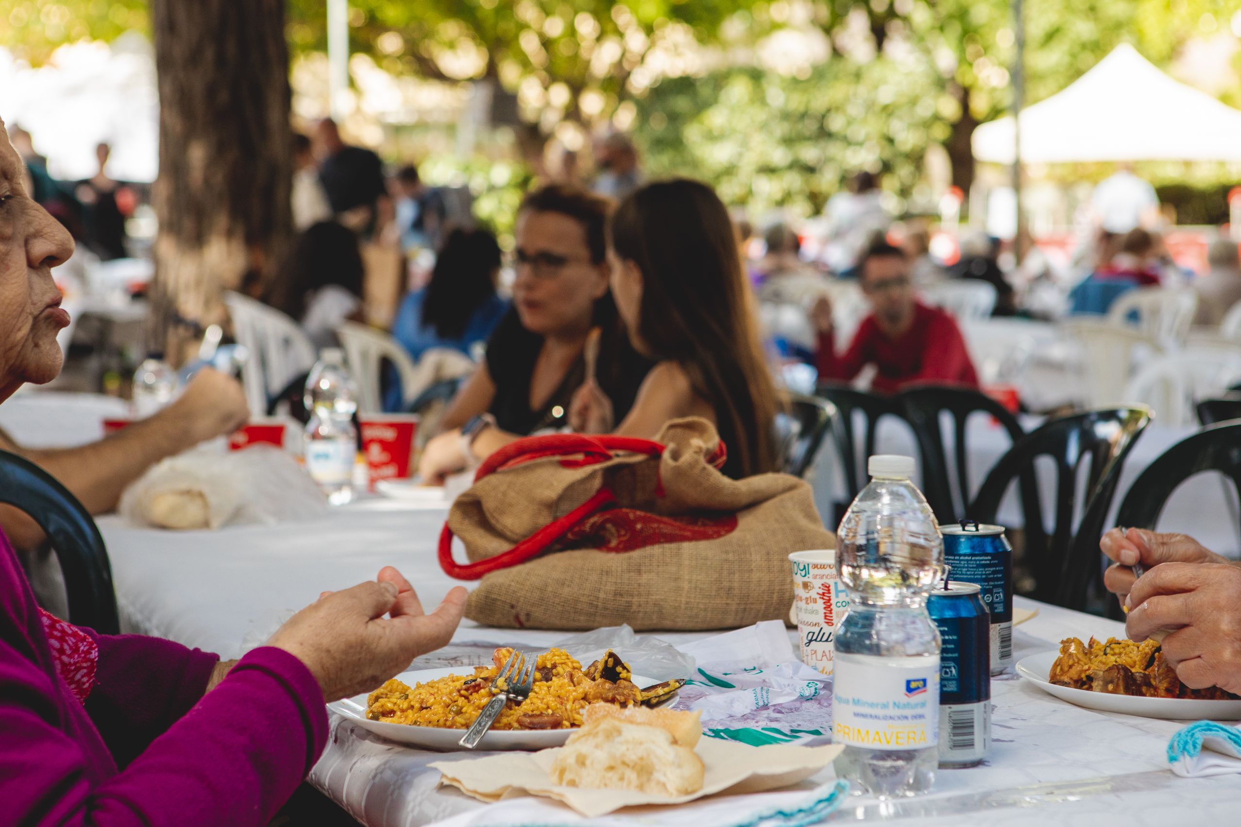 Unes 350 persones han participat en la paella popular FOTO: Joan Arribas (TOT Sant Cugat) 