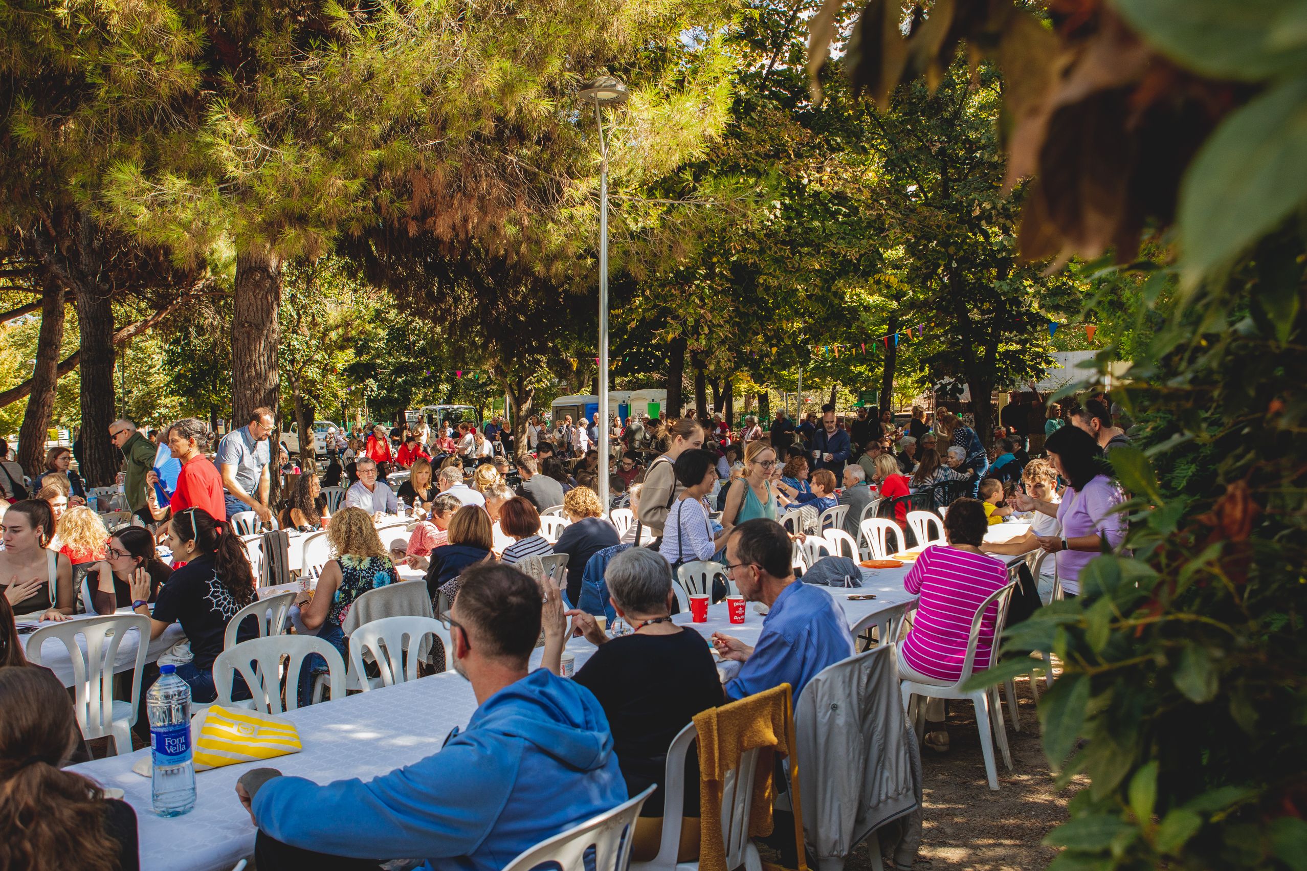 Unes 350 persones han participat en la paella popular FOTO: Joan Arribas (TOT Sant Cugat) 