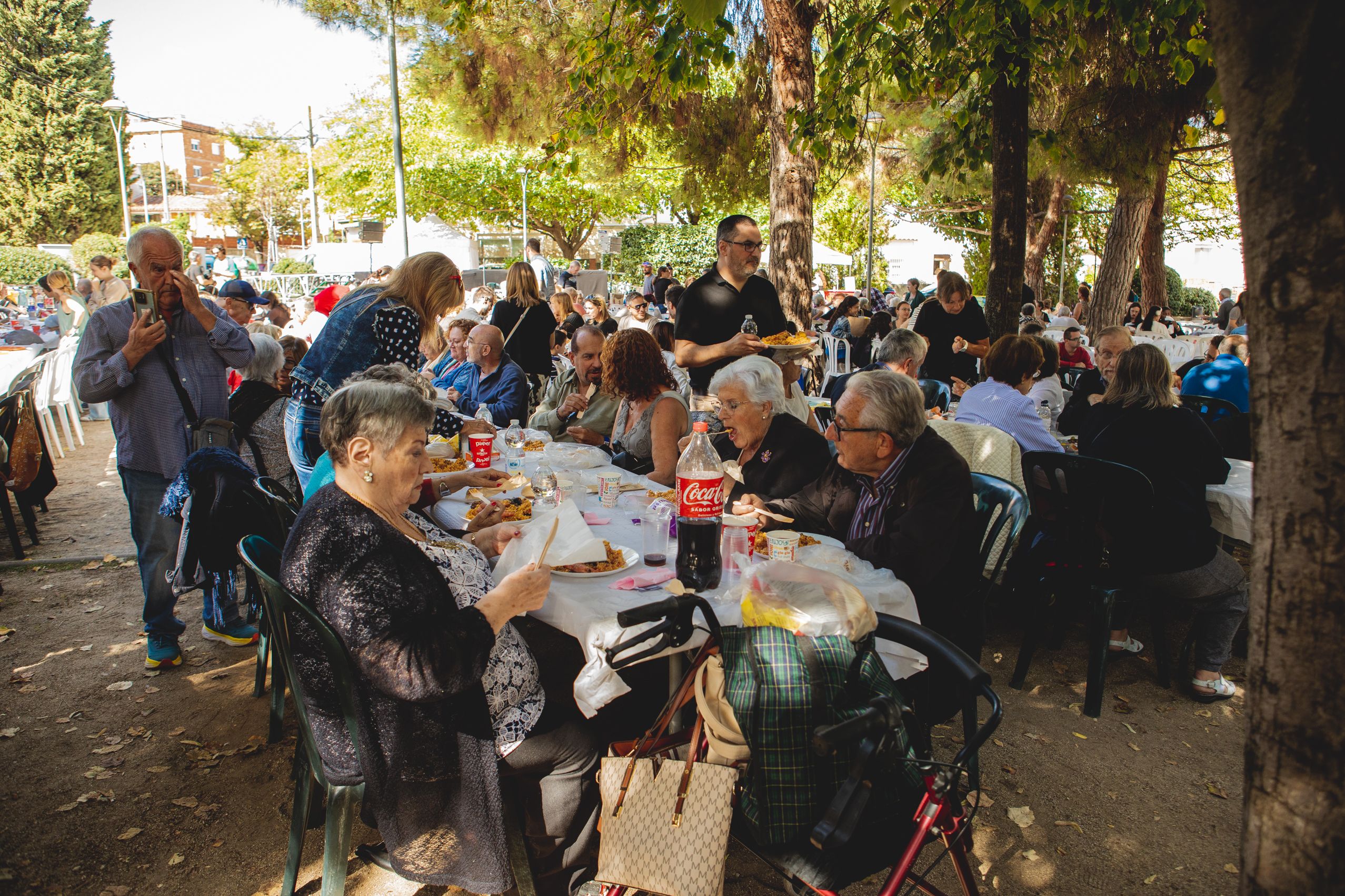 Unes 350 persones han participat en la paella popular FOTO: Joan Arribas (TOT Sant Cugat) 