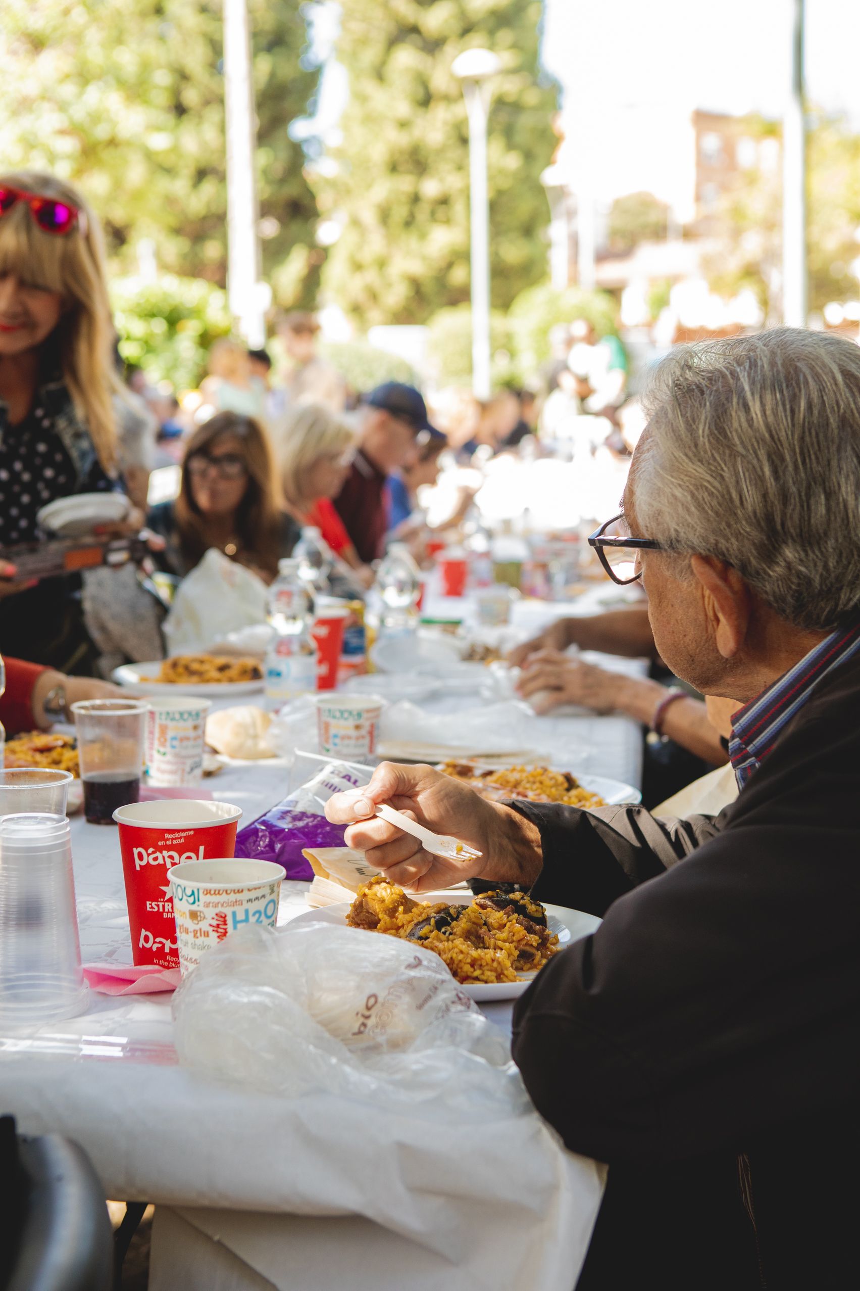 Unes 350 persones han participat en la paella popular FOTO: Joan Arribas (TOT Sant Cugat) 