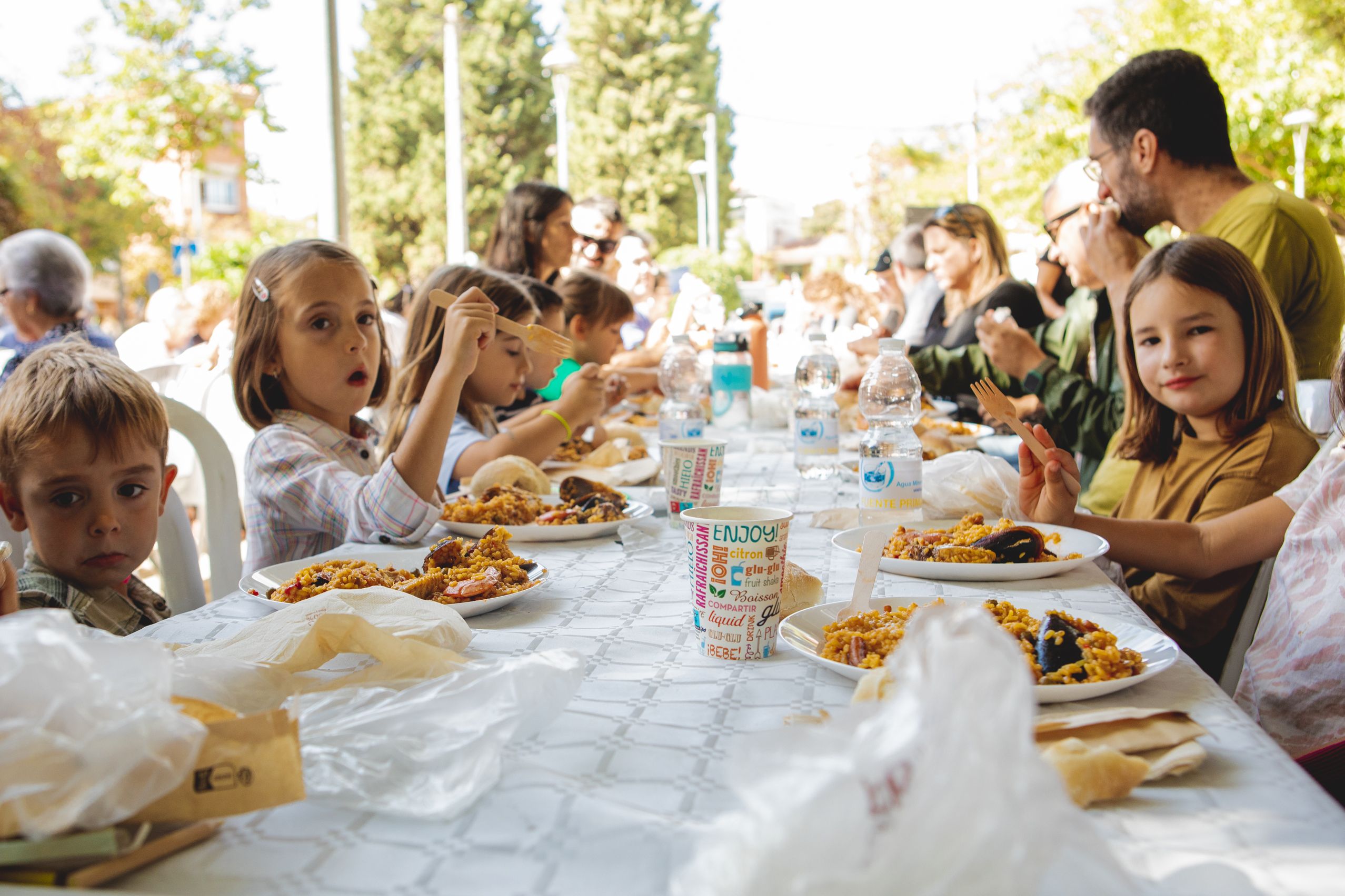 Unes 350 persones han participat en la paella popular FOTO: Joan Arribas (TOT Sant Cugat) 