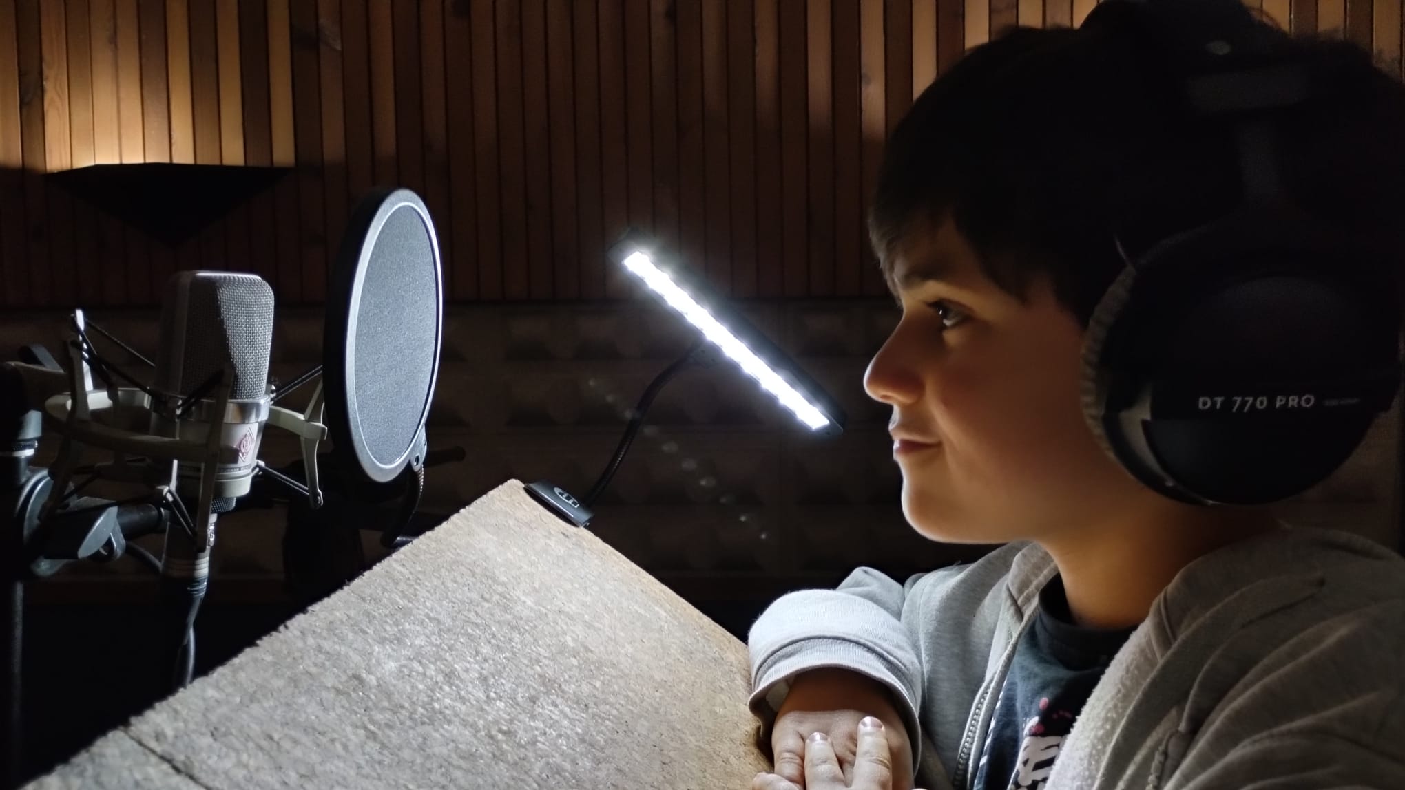 El santcugatenc Àlex Rodés ha doblat el personatge d'Elio. FOTO: Cedida