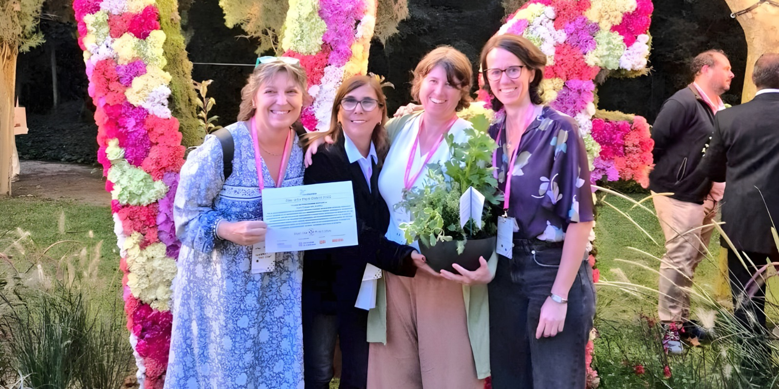 Sant Cugat rep la Flor d’Or de les Viles Florides. FOTO: Cedida