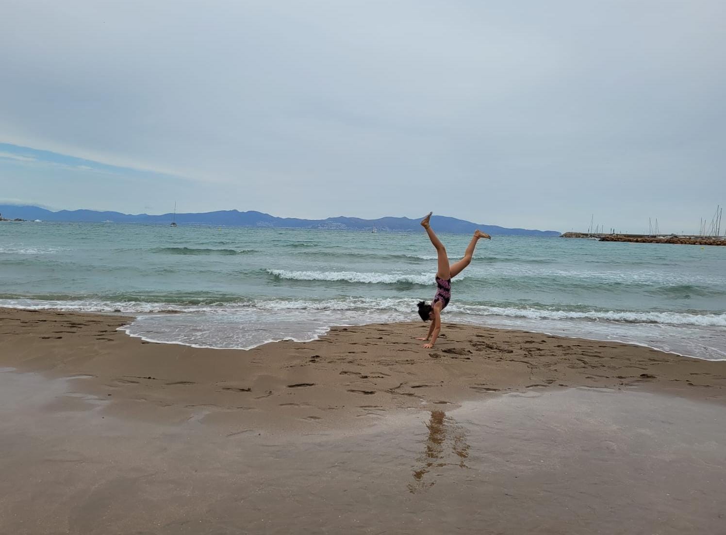 Buscant l'equilibri - Platja de Riells, L'Escala FOTO: Karen Portuguès Page
