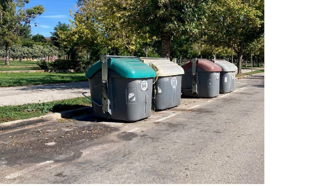 Contenidors cremats. FOTO: David Burgués