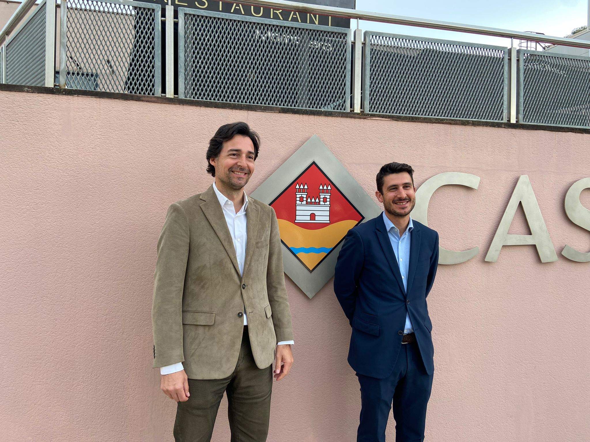 Álvaro Benejam (esquerra), portaveu del PP Sant Cugat, i Carlos Aranguren (dreta), portaveu del PP Valldoreix. FOTO: TOT Sant Cugat