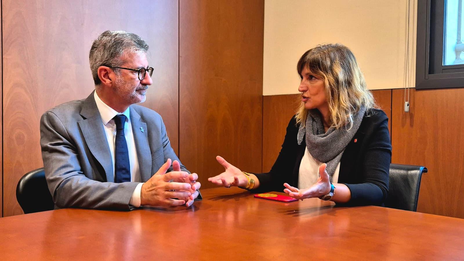 L'alcalde Josep Maria Vallès amb la diputada Glòria Freixa i Vilardell. FOTO: Cedida