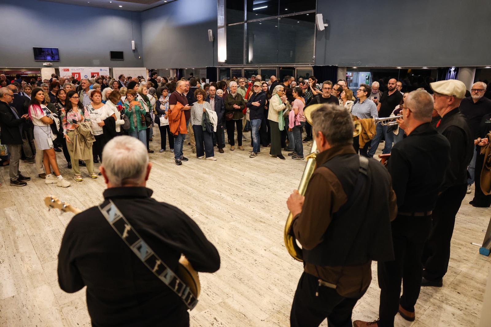 'L’humor i la festa', espectacle inaugural del Festival Nacional de Poesia. FOTO: Ajuntament