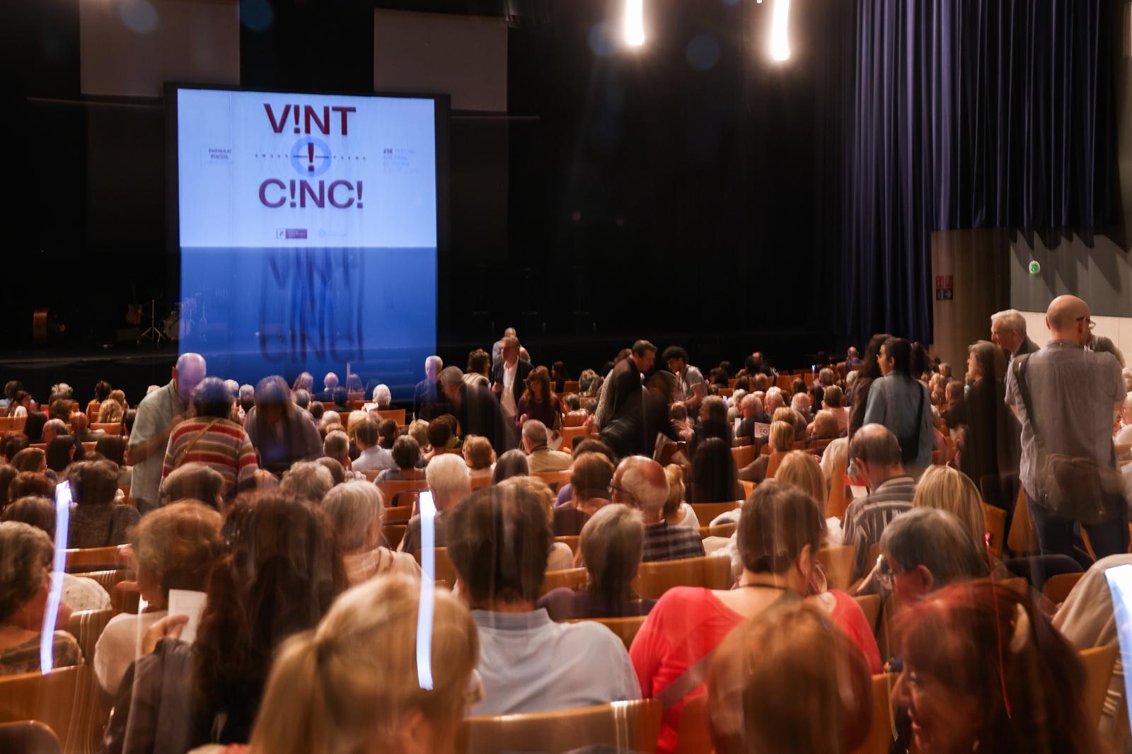 'L’humor i la festa', espectacle inaugural del Festival Nacional de Poesia. FOTO: Ajuntament
