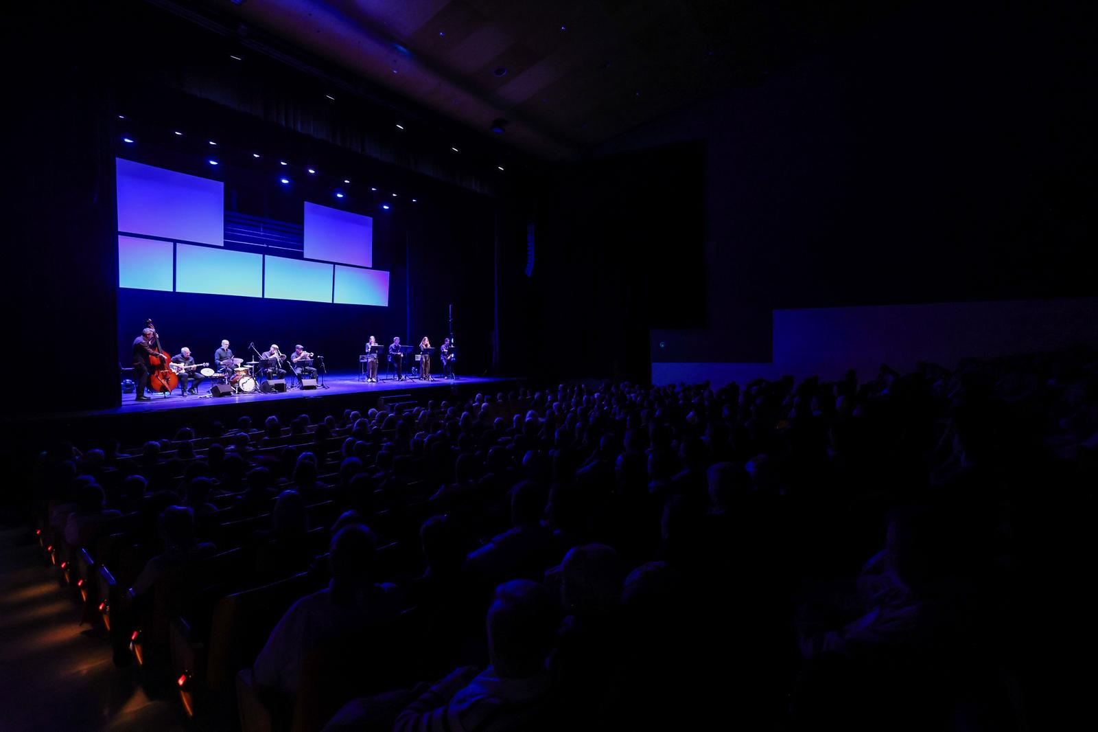 'L’humor i la festa', espectacle inaugural del Festival Nacional de Poesia. FOTO: Ajuntament