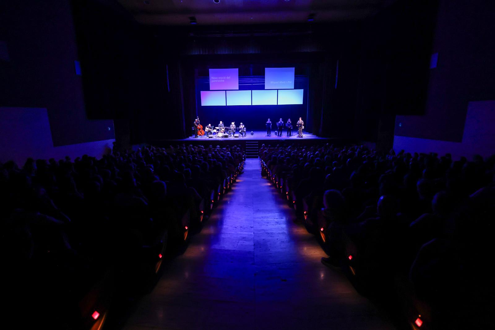 'L’humor i la festa', espectacle inaugural del Festival Nacional de Poesia. FOTO: Ajuntament