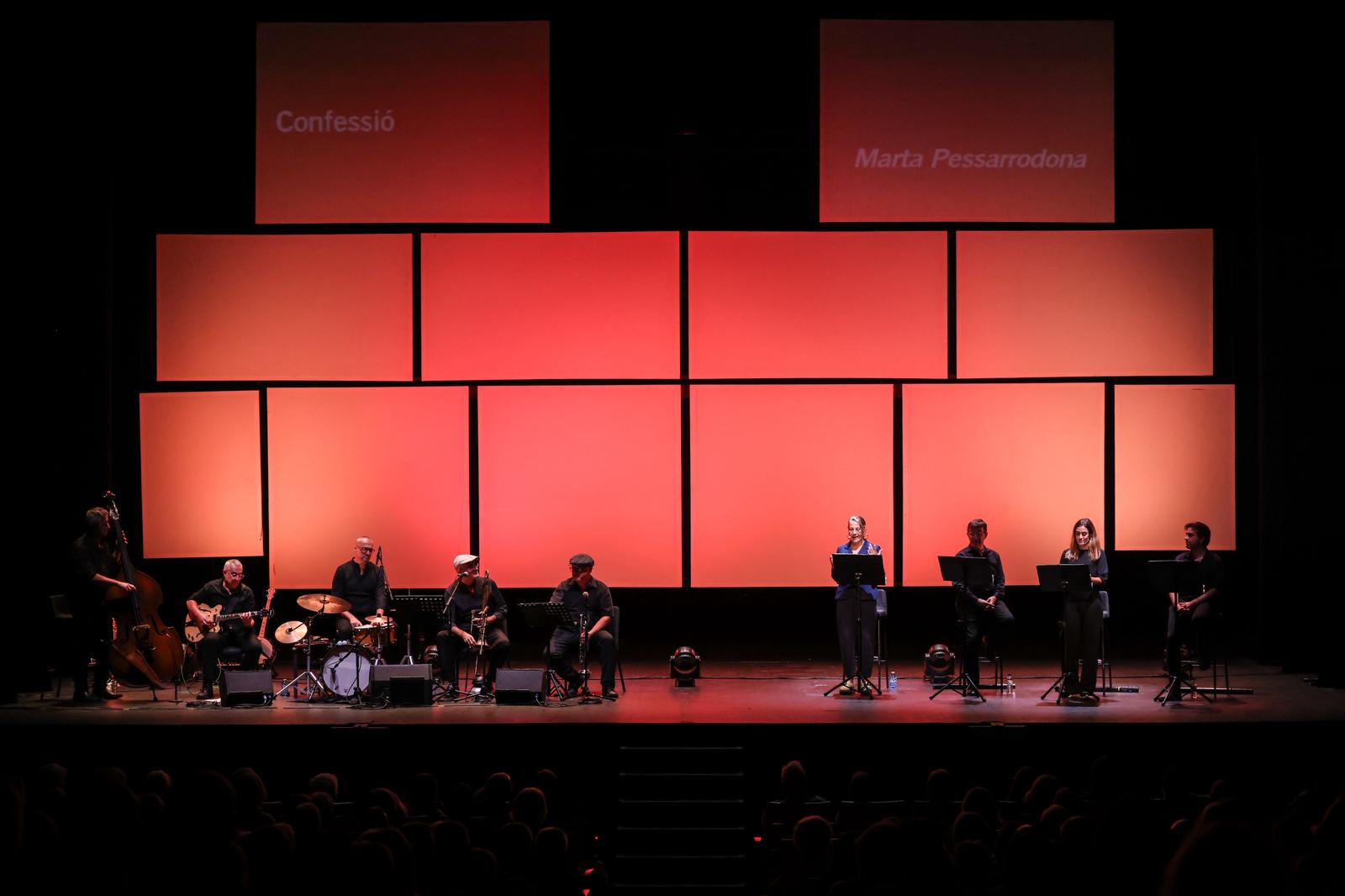 'L’humor i la festa', espectacle inaugural del Festival Nacional de Poesia. FOTO: Ajuntament