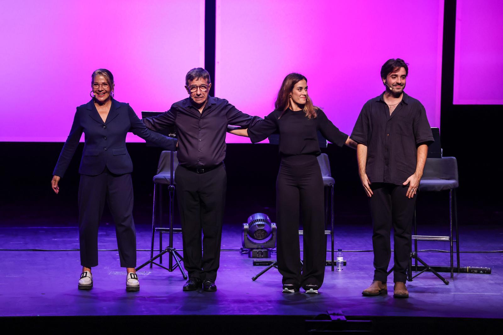 'L’humor i la festa', espectacle inaugural del Festival Nacional de Poesia. FOTO: Ajuntament