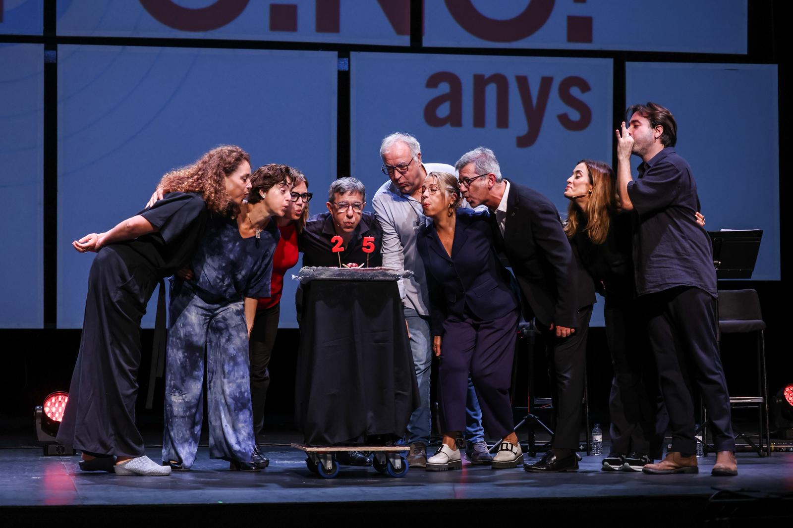 'L’humor i la festa', espectacle inaugural del Festival Nacional de Poesia. FOTO: Ajuntament