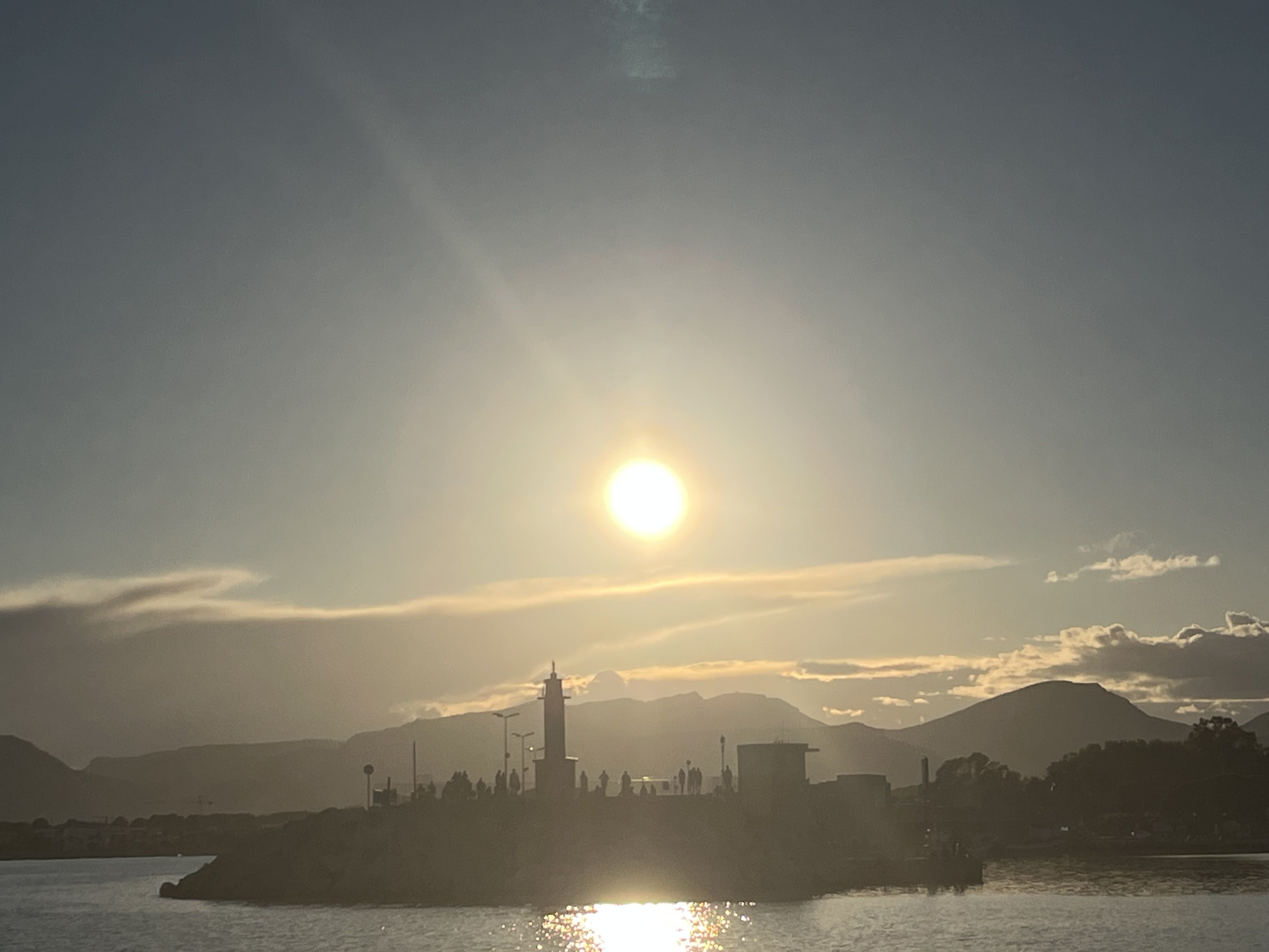 El faro en el atardecer - Port de Cambrils FOTO: Laia Santana 