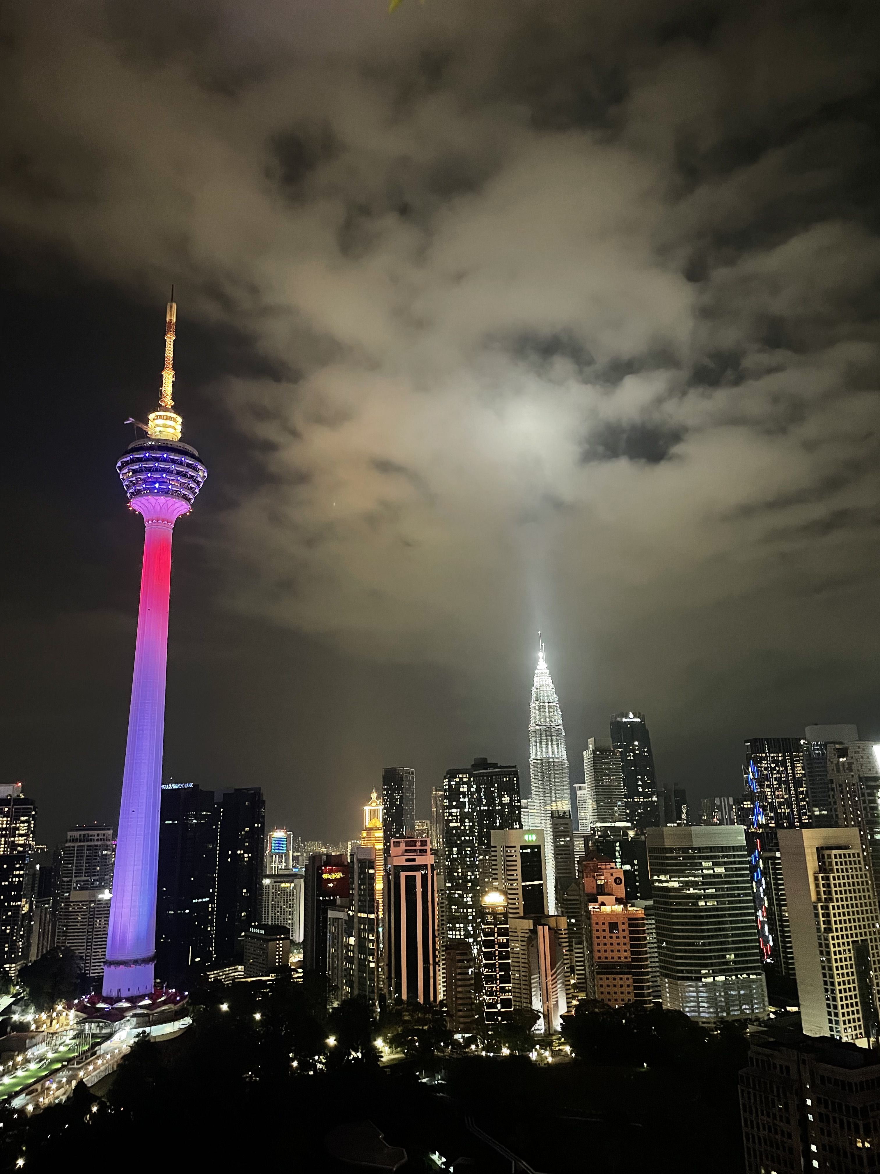 Llum a la nit de Malaysia - Kuala Lumpur FOTO: Aaron Herrero Panadero