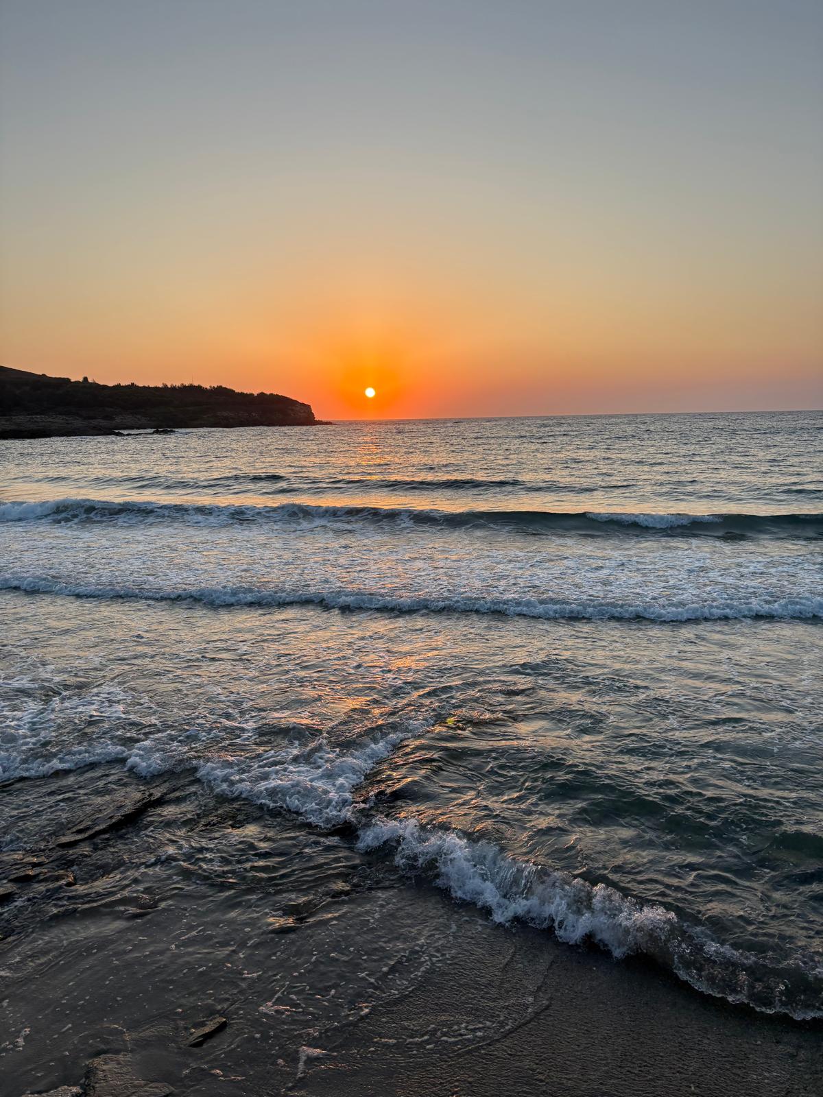 L'or del dia cau al mar grec - Illa d'Antíparos, Grècia FOTO: Aleix Casas Martinez