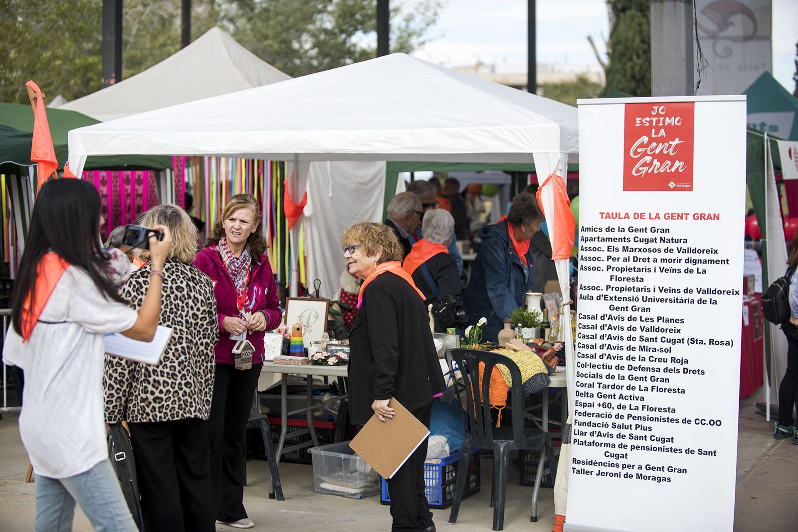 Fira d'entitats. FOTO: Bernat Millet.