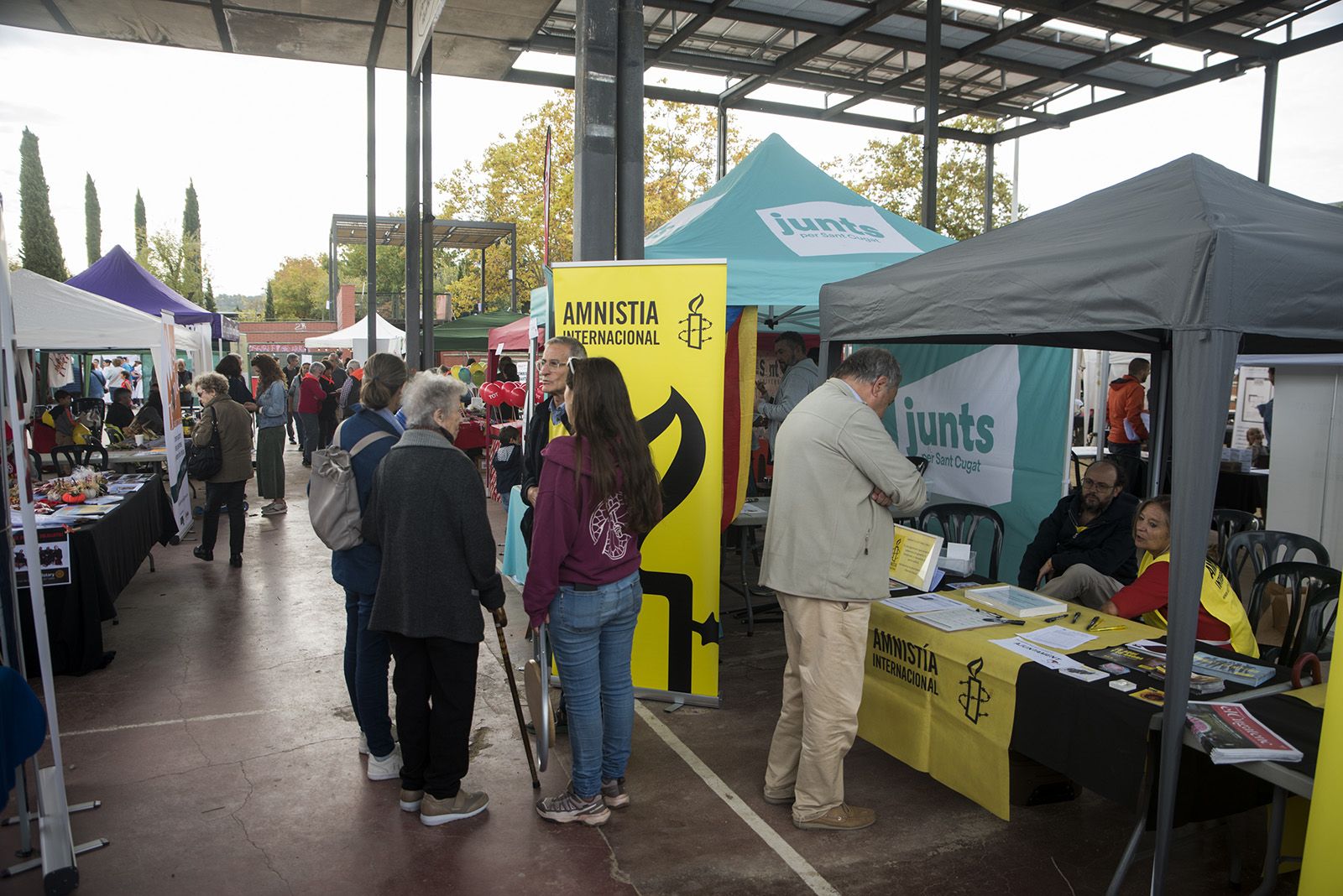 Fira d'entitats. FOTO: Bernat Millet.