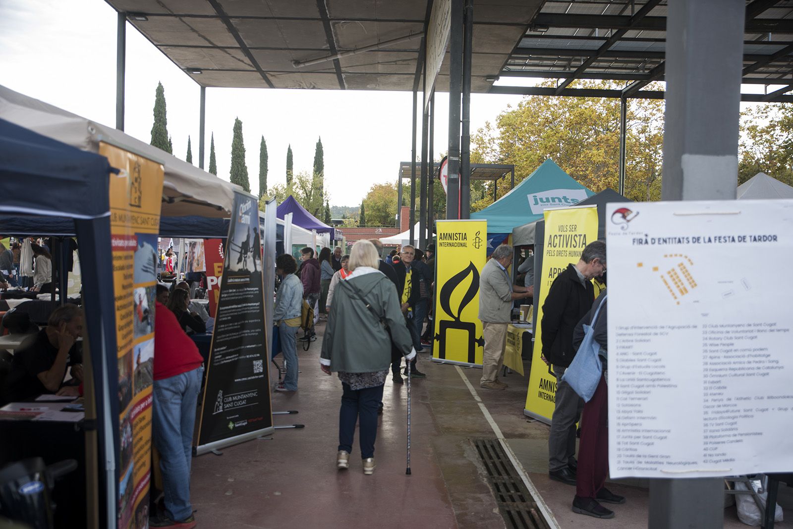 Fira d'entitats. FOTO: Bernat Millet.