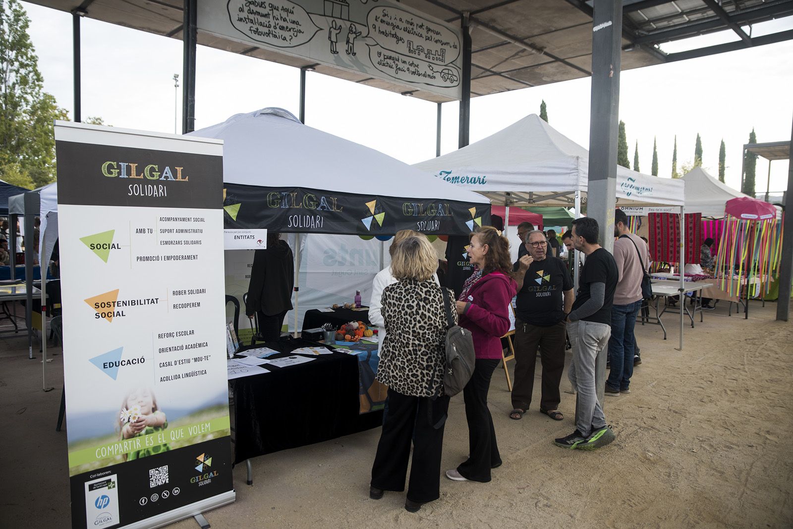 Fira d'entitats. FOTO: Bernat Millet.