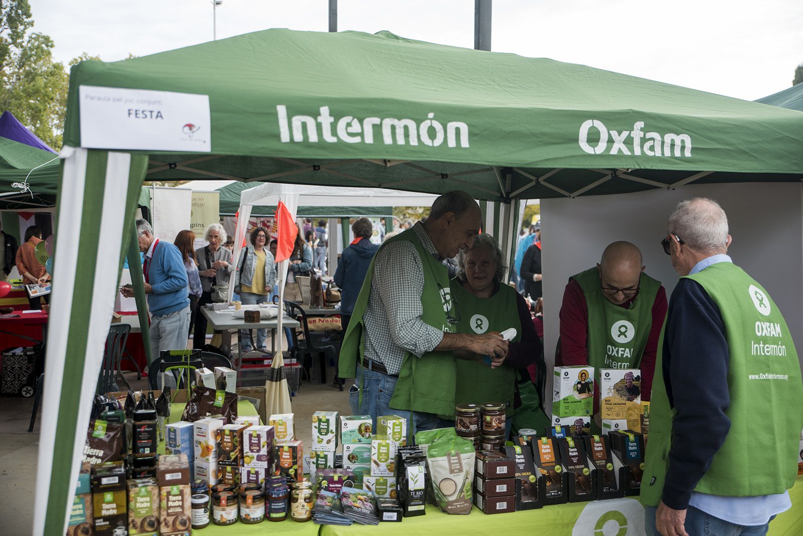 Fira d'entitats. FOTO: Bernat Millet.