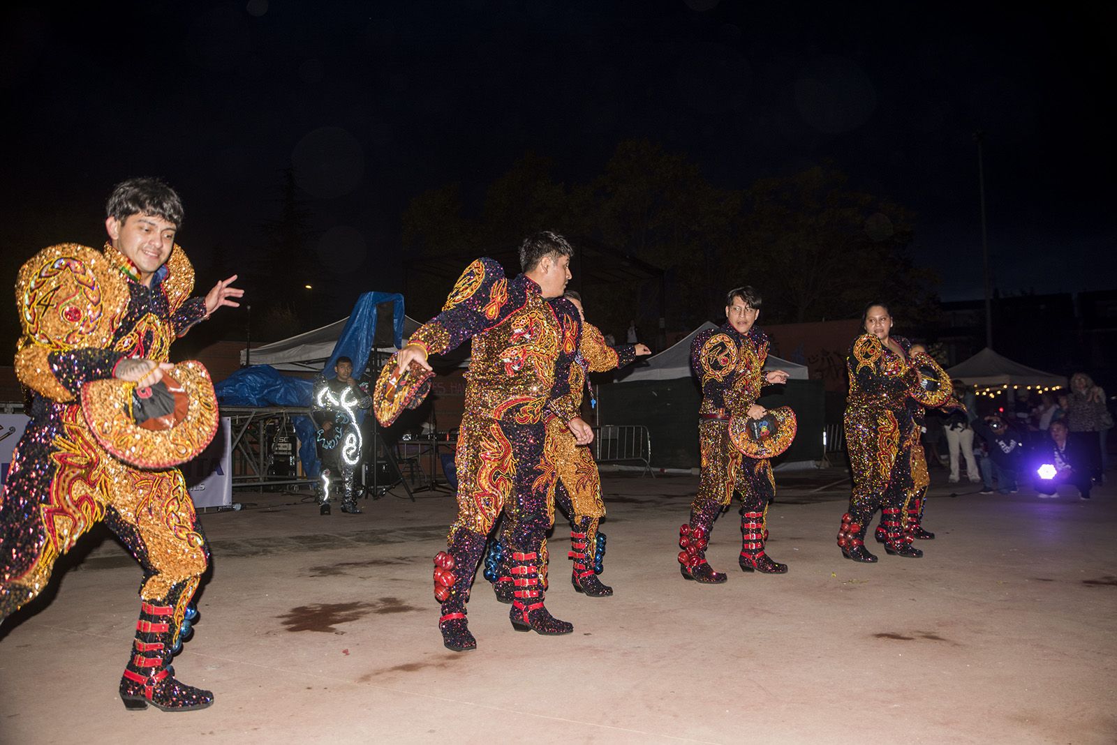 Mostra de dansa boliviana. FOTO: Bernat Millet.