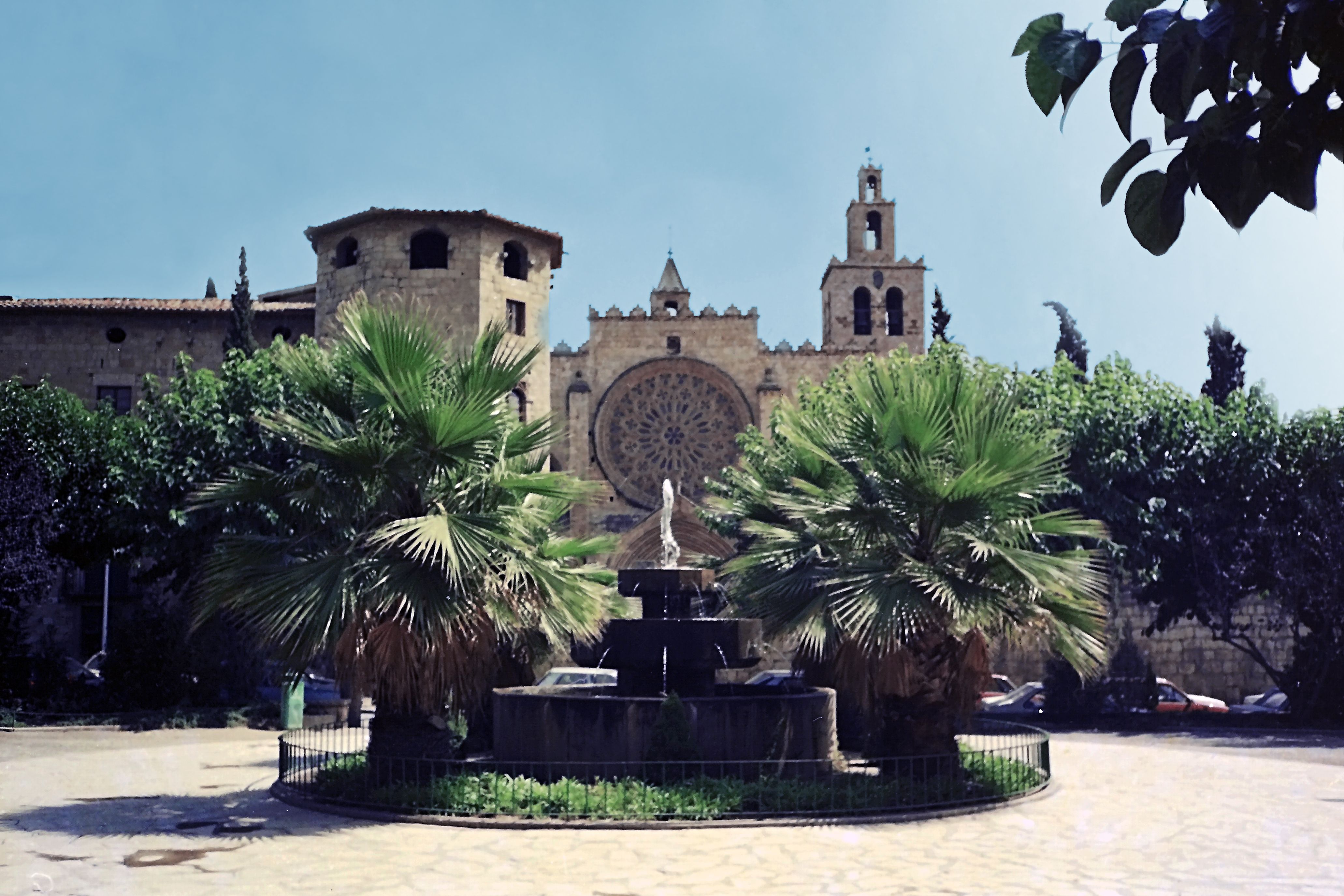 3r premi categoria 40 anys: 'On l ànima  ahir, ara i sempre'  · Plaça d'Octavià. FOTO: Maria Josep Serrat Dachs