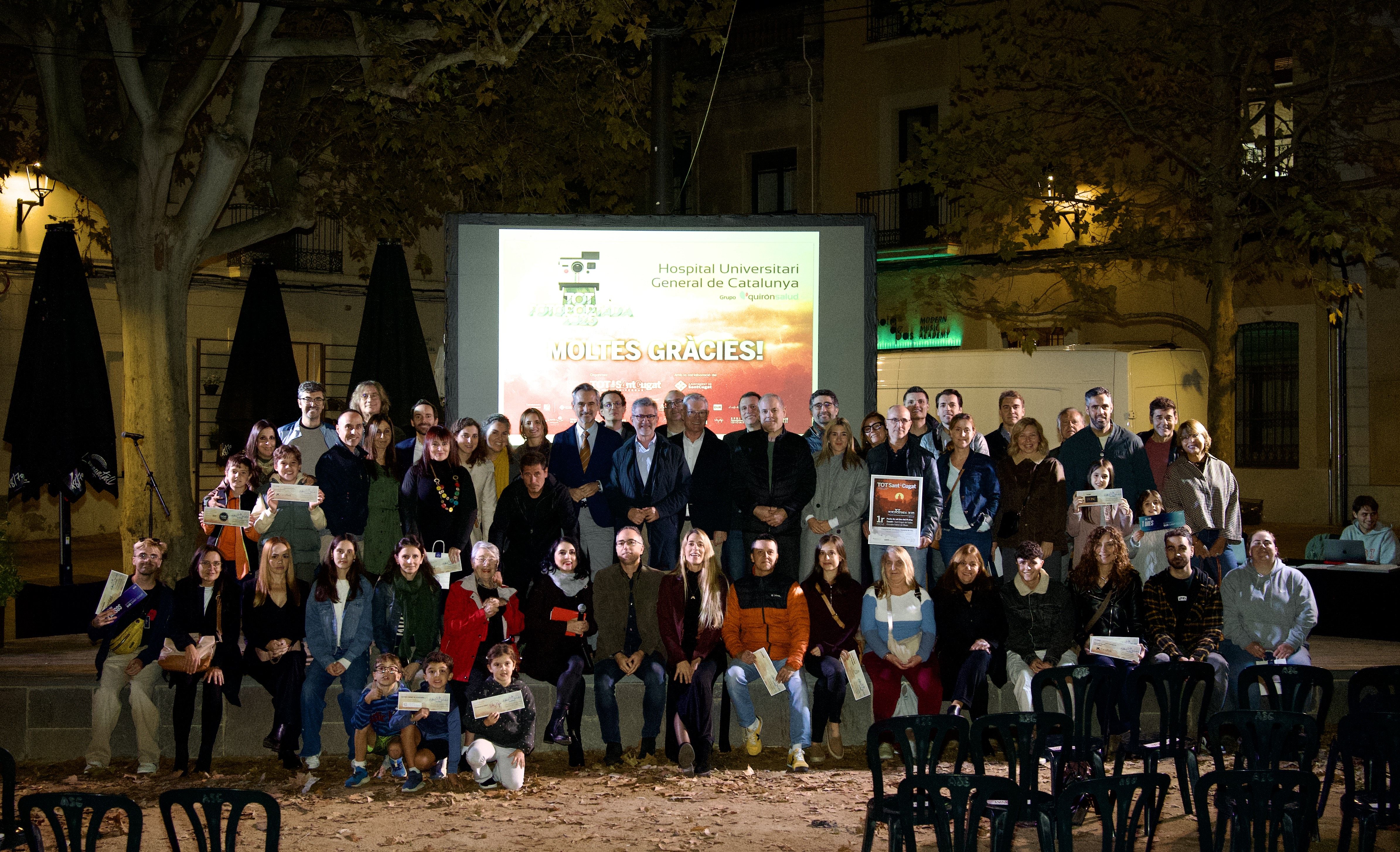 Foto de familia de l'acte del 28è TOT Fotoportada. FOTO: Mireia Comas (TOT Sant Cugat)