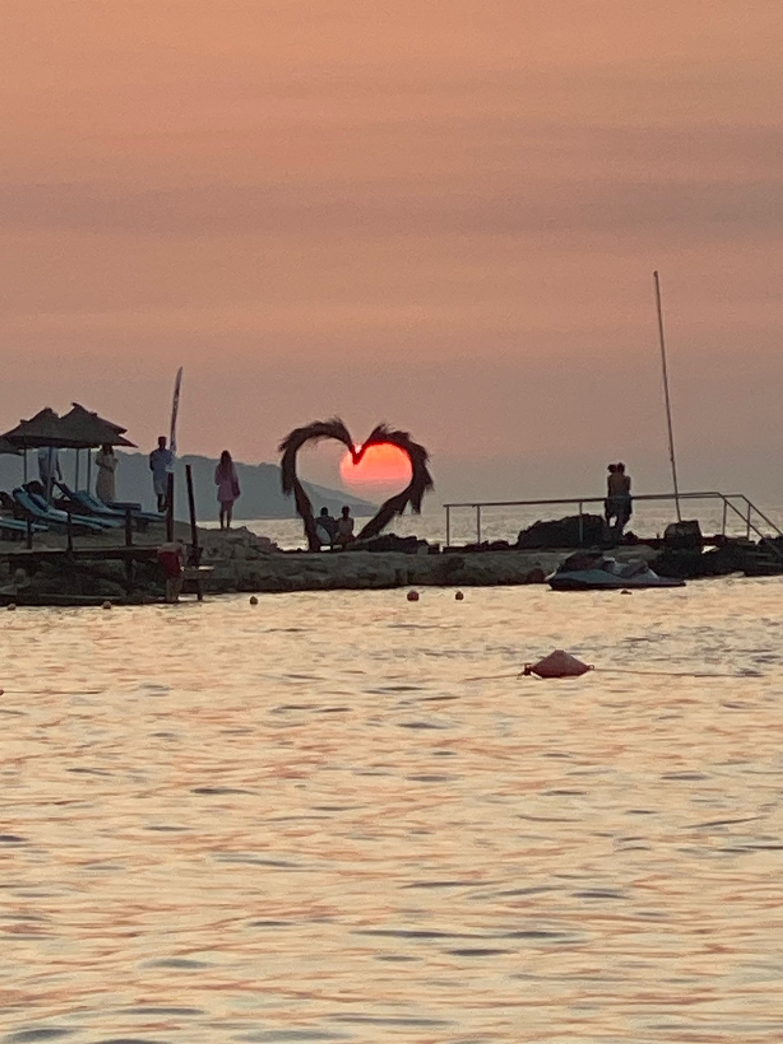 Puesto de sol con amor - Albania FOTO: Eva Rossel