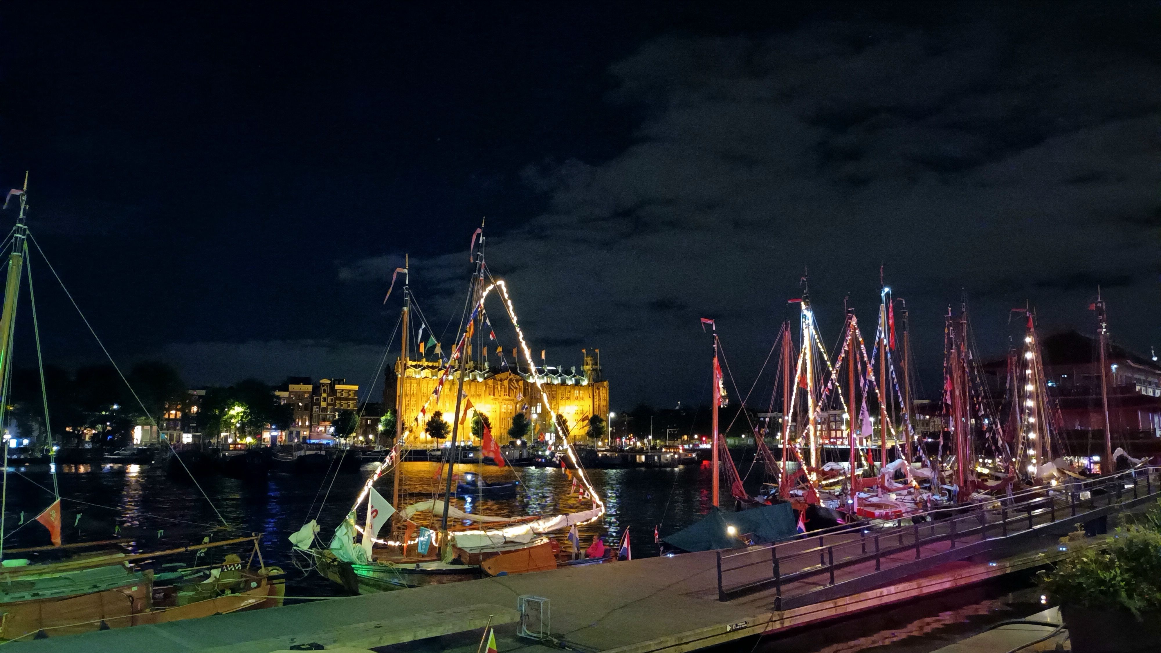 Passejant pel moll - Amsterdam FOTO: Emili Gomez Santos 