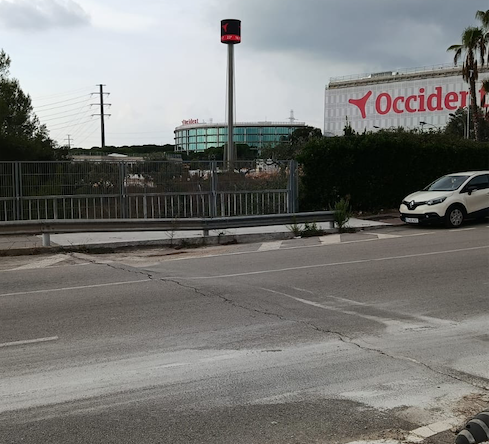 El pont de l'avinguda de l'Alcalde Barnils. FOTO: Cedida