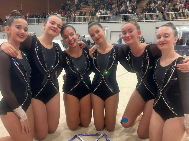 L'equip júnior N4 de gimnàstica rítmica del Club Muntanyenc Sant Cugat en la 1a fase de la Copa Catalana Conjunts Tardor. FOTO Cedida
