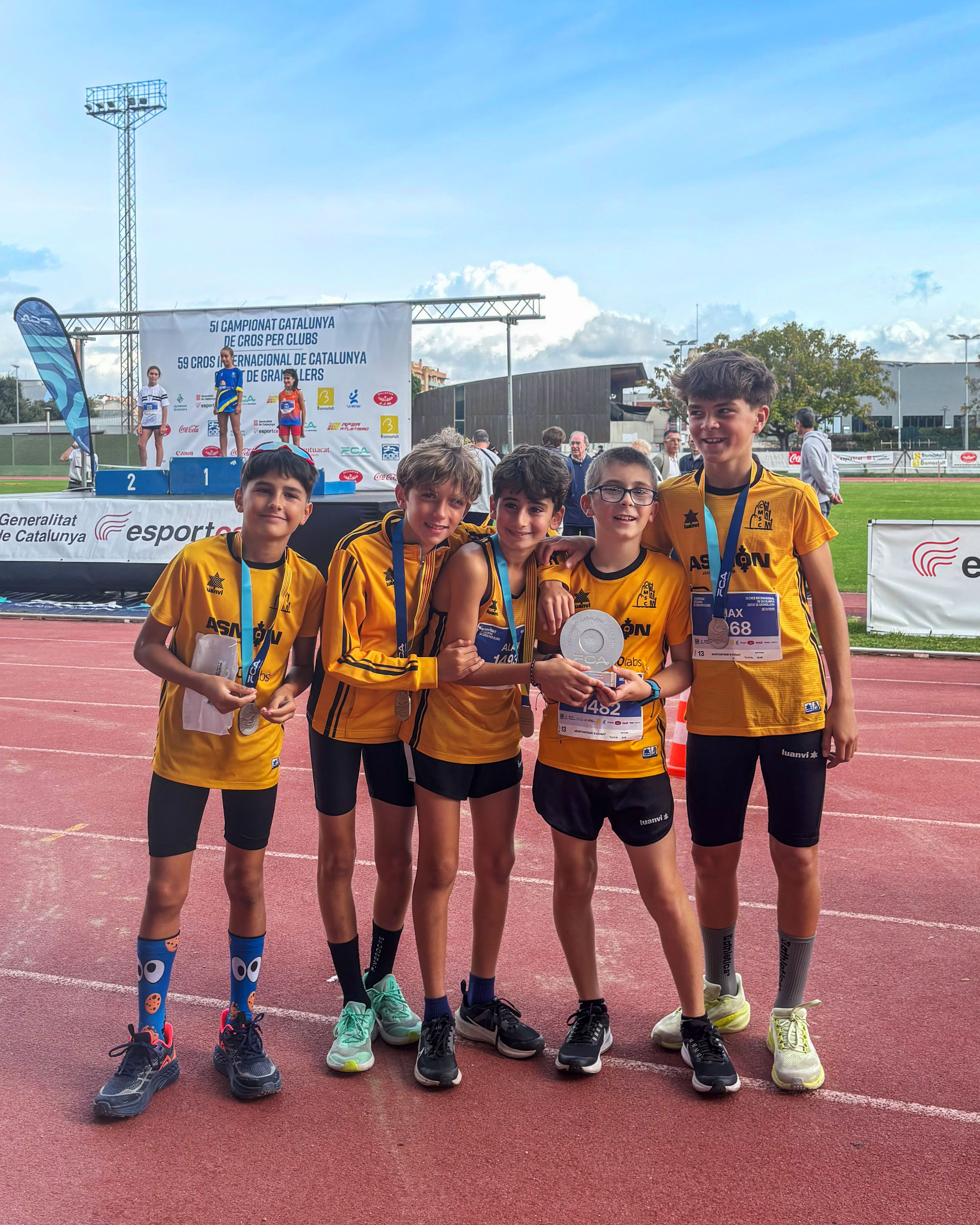 L'equip sub-12 masculí del Club Muntanyenc Sant Cugat que va aconseguir medalla en el Campionat de Catalunya de Cros per clubs. FOTO: Cedida