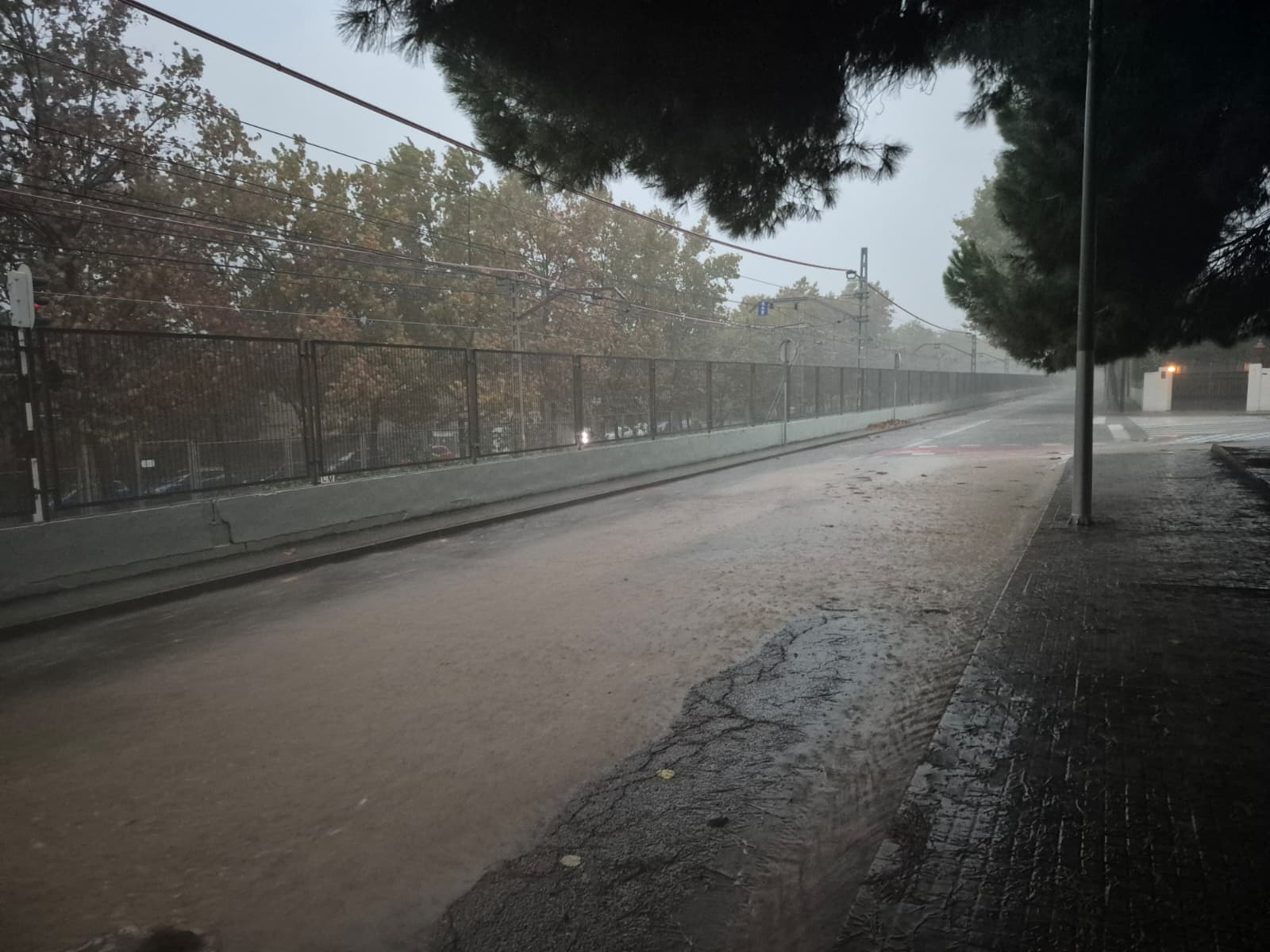 Inundacions a l'avinguda del Carril. FOTO: TOT Sant Cugat