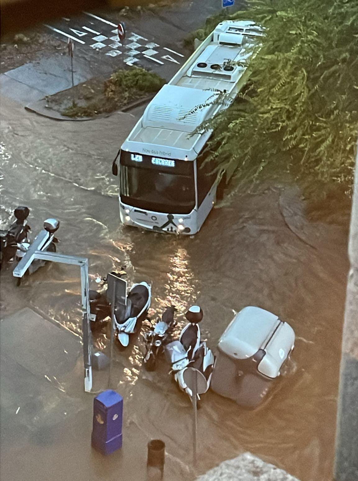 Aigua acumulada a la rambla del Celler. FOTO: Cedida