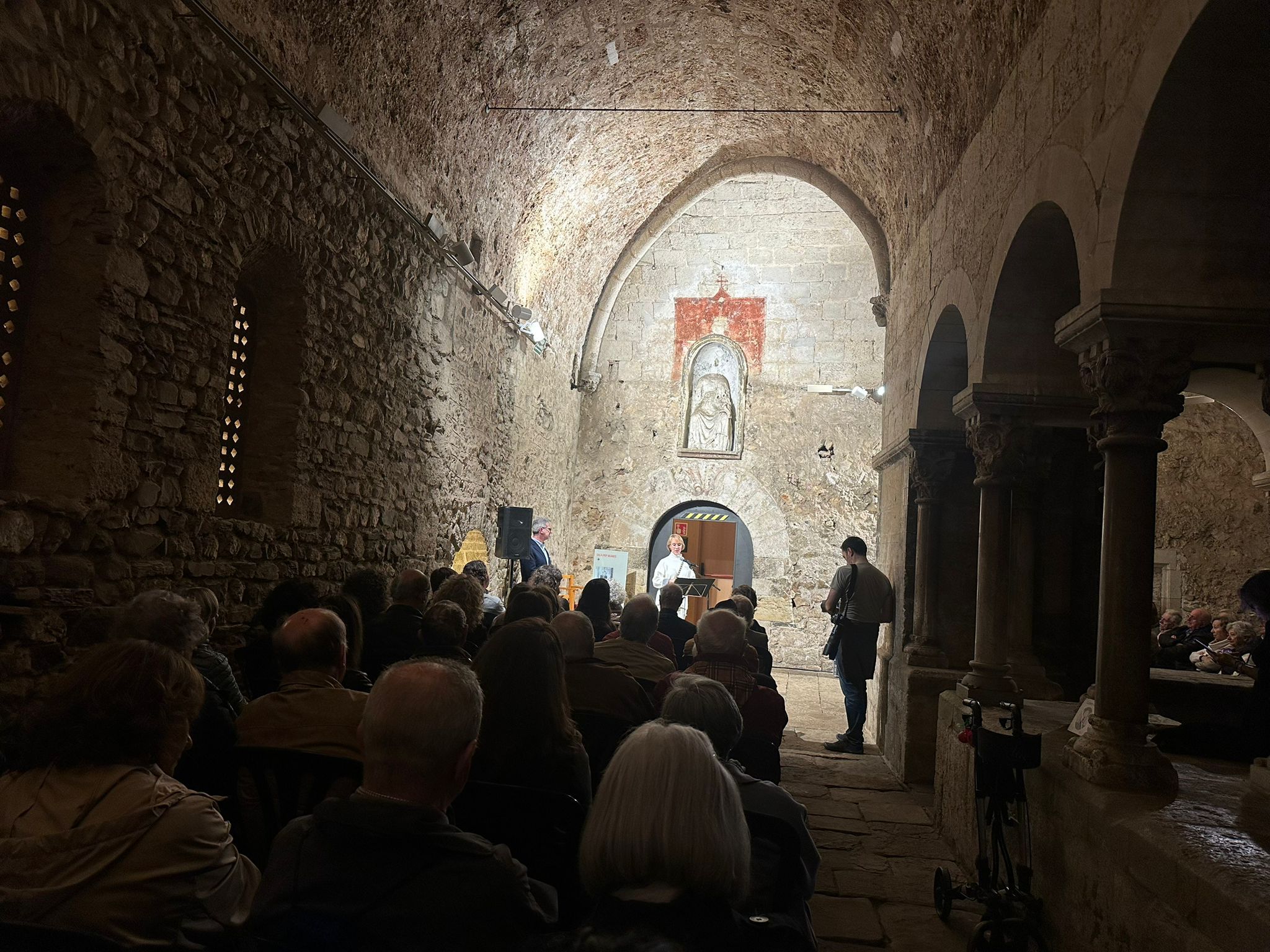 Sant Cugat ret homenatge a l’artista Pep Blanes al Claustre del Monestir. FOTO: Lluna Fabregat