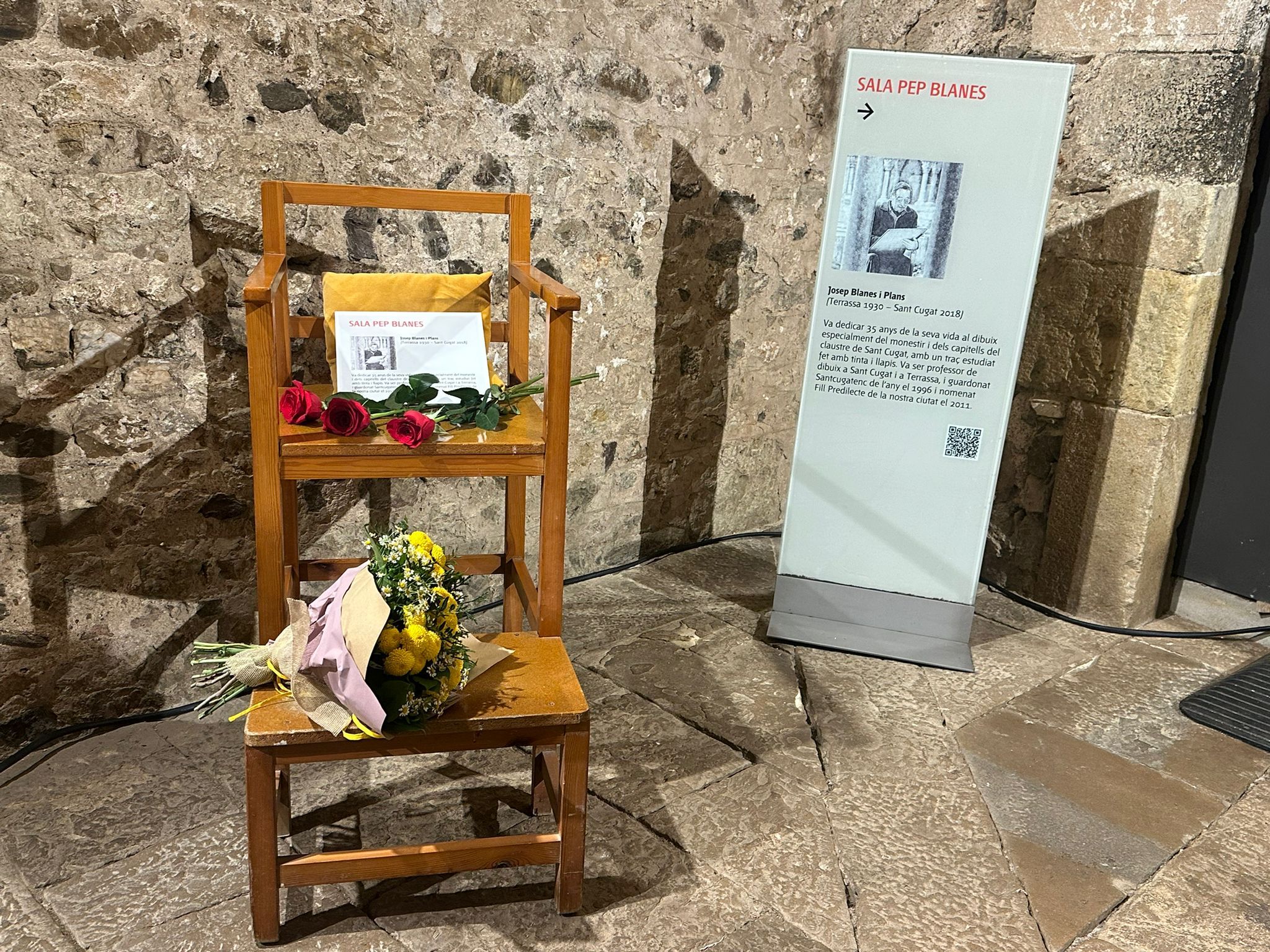 Sant Cugat ret homenatge a l’artista Pep Blanes al Claustre del Monestir. FOTO: Lluna Fabregat