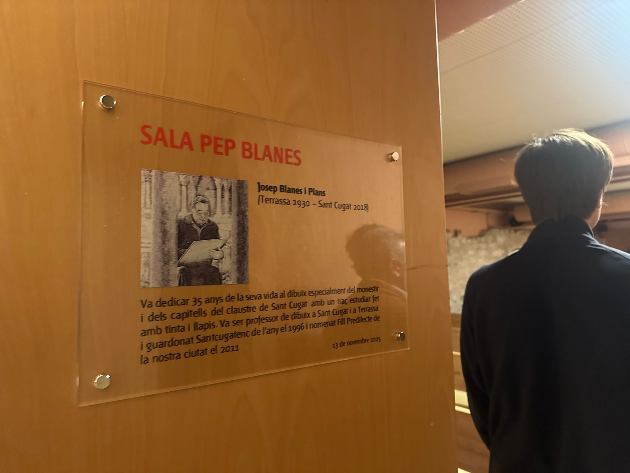 Sant Cugat ret homenatge a l’artista Pep Blanes al Claustre del Monestir. FOTO: Lluna Fabregat