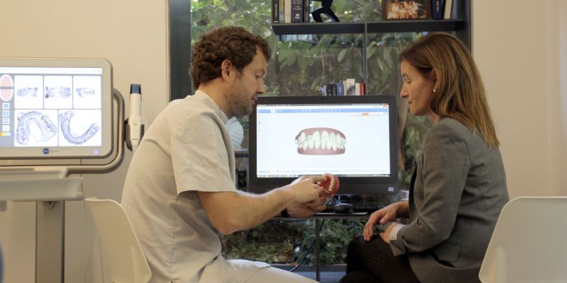 Els Drs. Oriol Quevedo, Fernando de la Iglesia i Ariadna Pàmies defensen la superespecialització i la dedicació completa a l'ortodòncia FOTO: Cedida