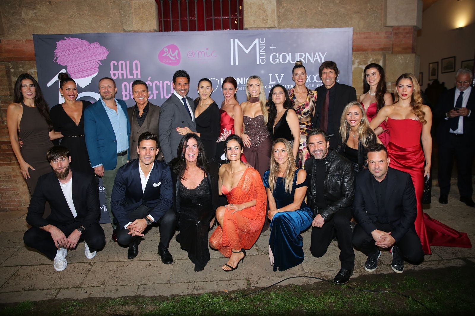 Foto de família de les personalitat asssitents a l'acte FOTO: Antonio Romero