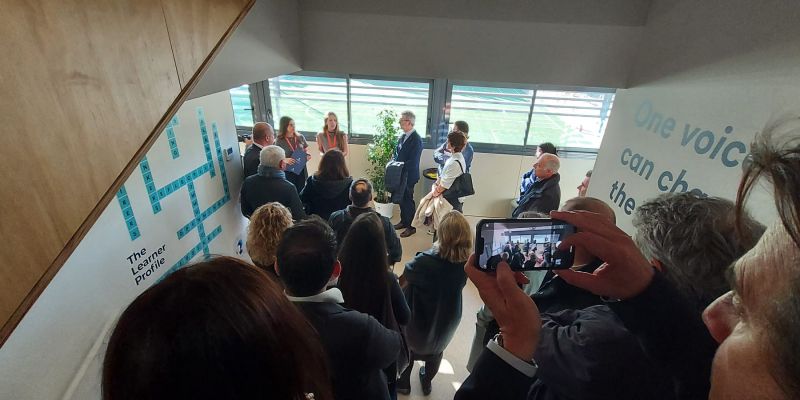 Els estudiants han fet de guies a la visita de l'edifici Alzina d'Agora Sant Cugat International School. FOTO: Josep Lluís Silva