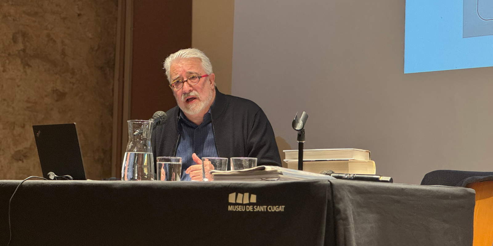 Jordi Casas a la conferència 'Sant Cugat 1975, l’any de la mort de Franco'. FOTO: TOT Sant Cugat