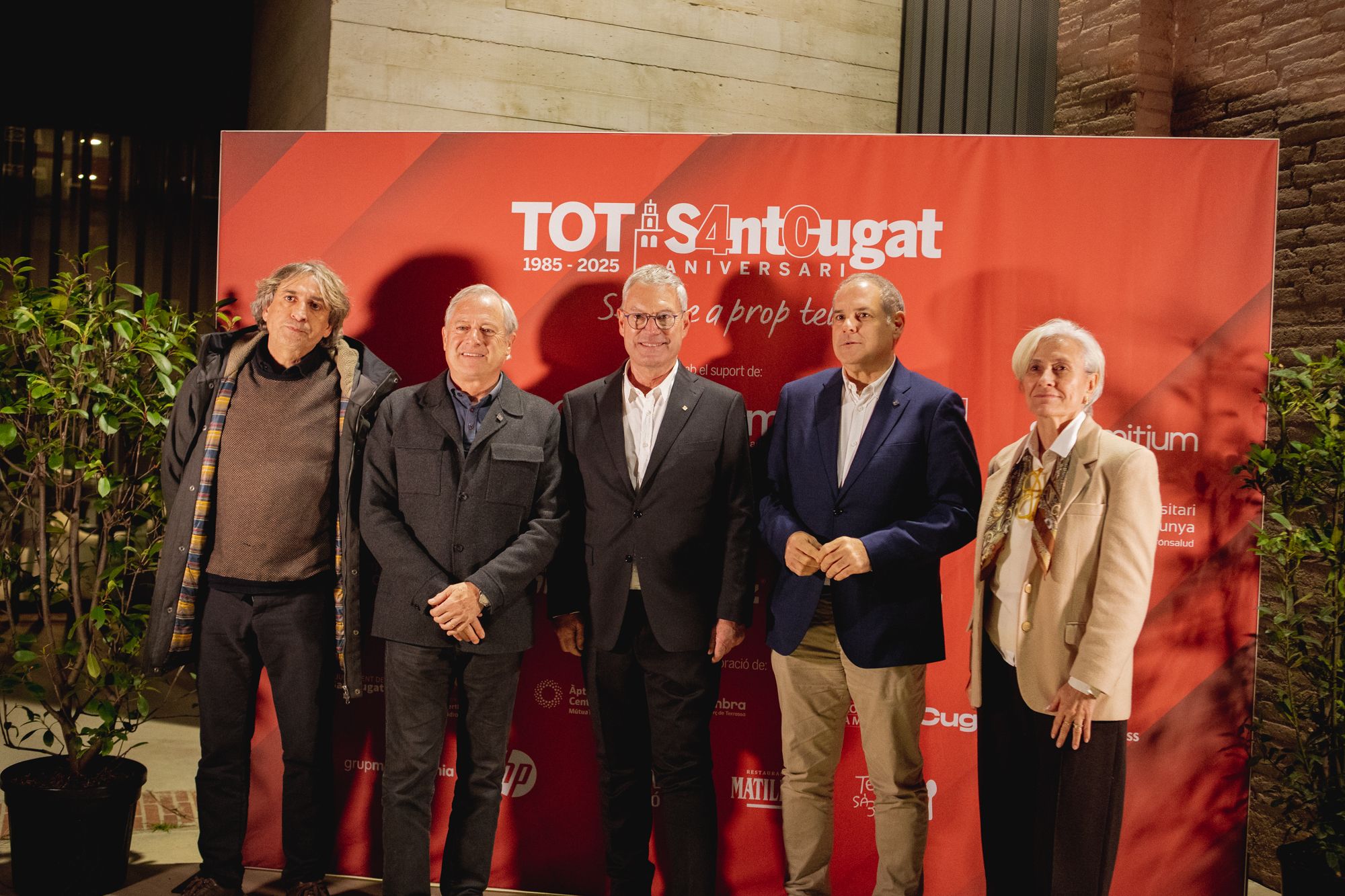 Ramon Grau, editor del TOT, amb el govern de Valldoreix FOTO: Joana Arribas (TOT Sant Cugat)